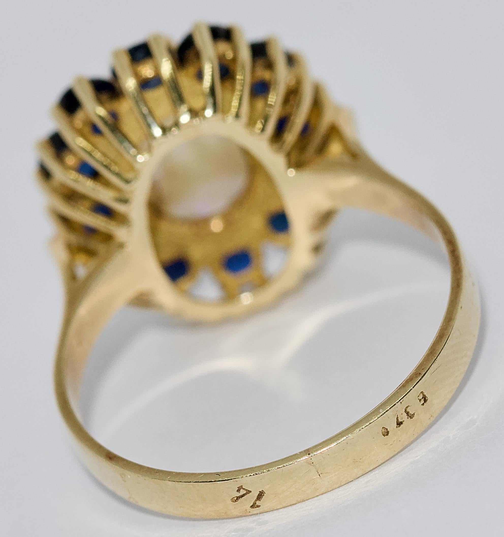 Bague en or pour femme avec grande opale et saphirs bleus Bon état - En vente à Berlin, DE