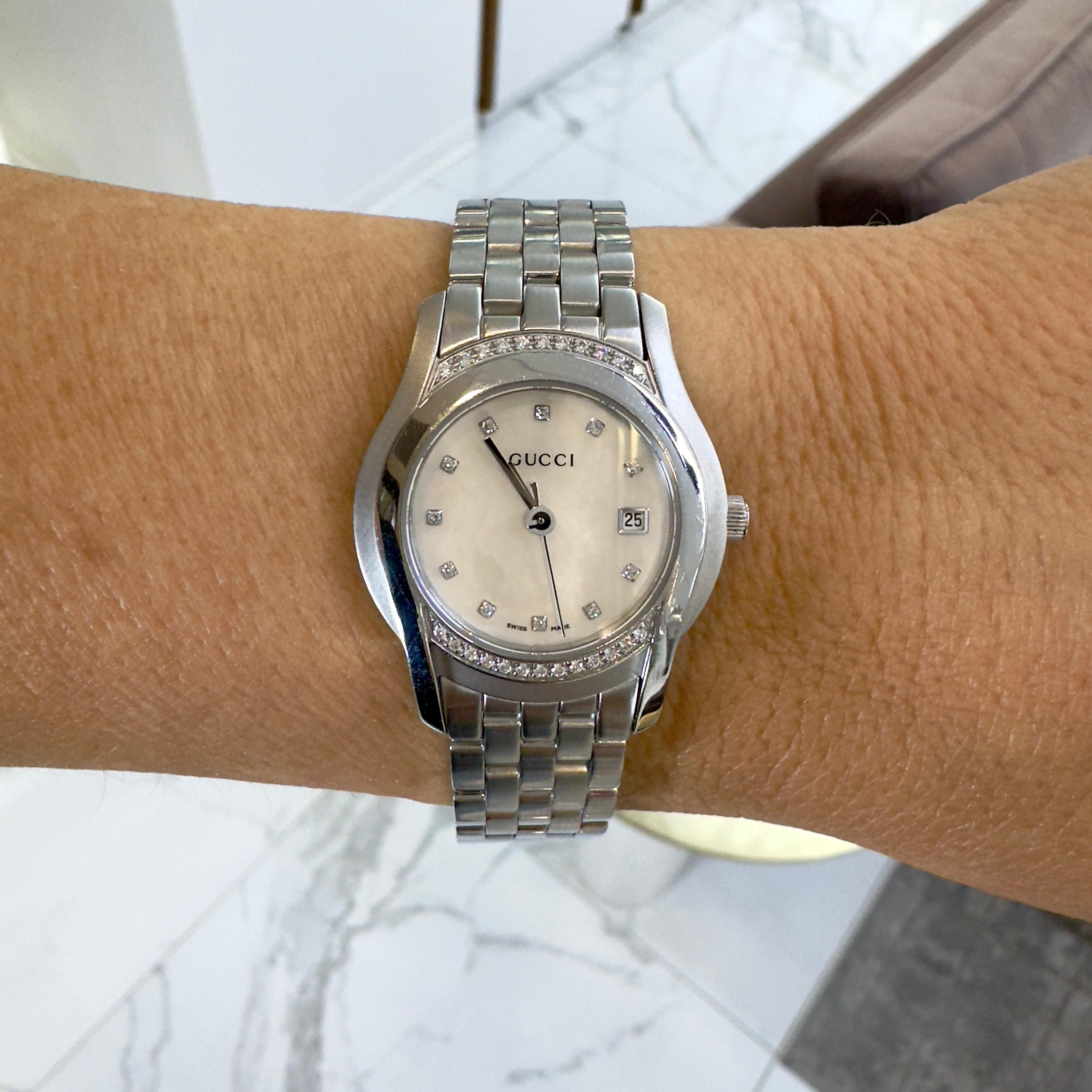 Montre Femme Gucci 24MM 5500L Diamants Acier inoxydable Nacre en vente 3
