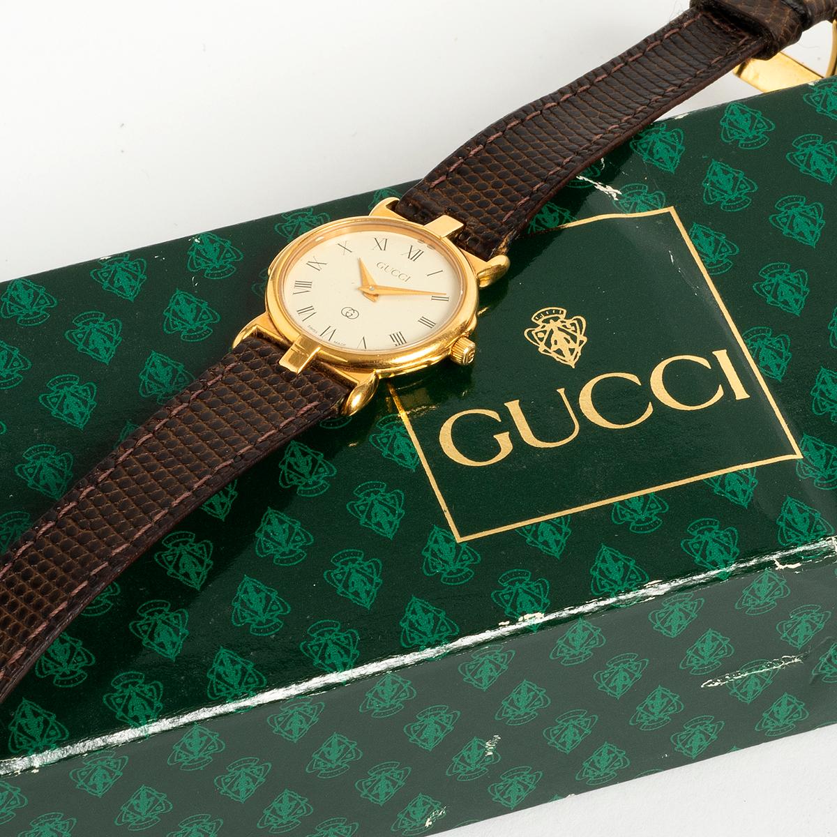Référence Gucci 3400L / 3400FL, acier inoxydable plaqué or lourd pour femmes, c1995 en vente 7
