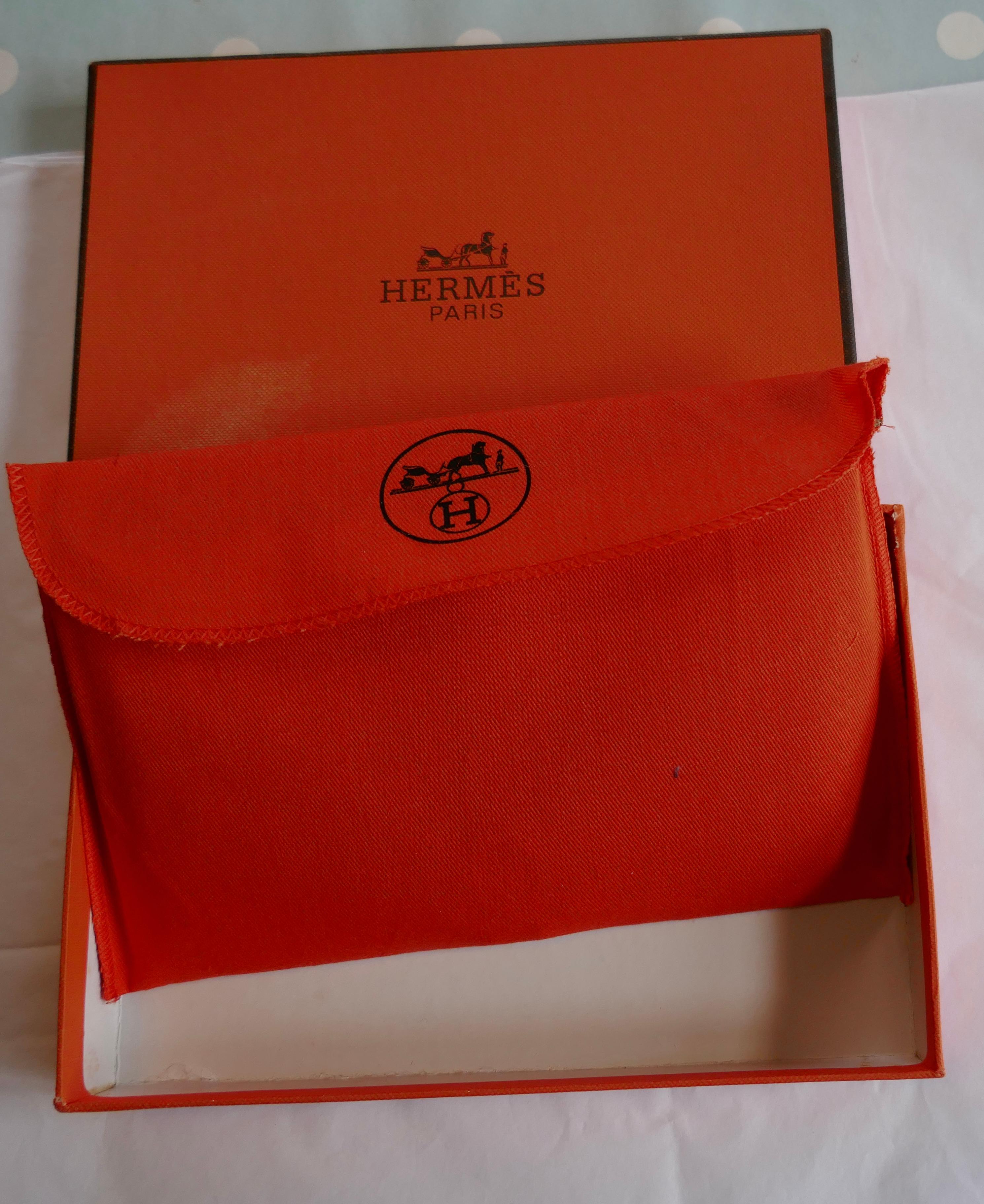 Ladies Hermes Mushroom Coloured Togo Calfskin Dogon Duo Wallet with Purse   In Excellent Condition In Chillerton, Isle of Wight