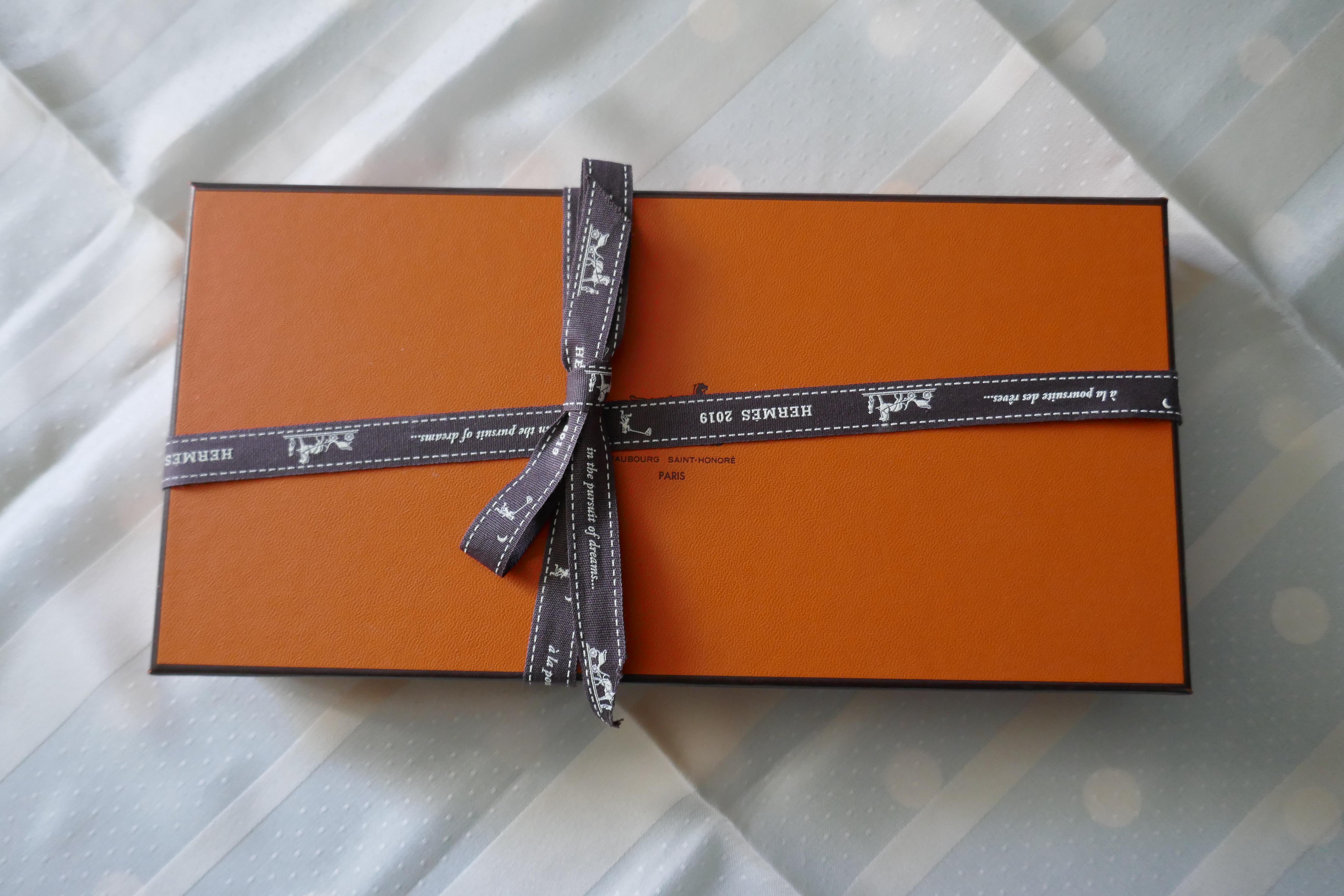 Hermès - Portefeuille long en cuir Epsom rose confetti en soie pour femmes en vente 5