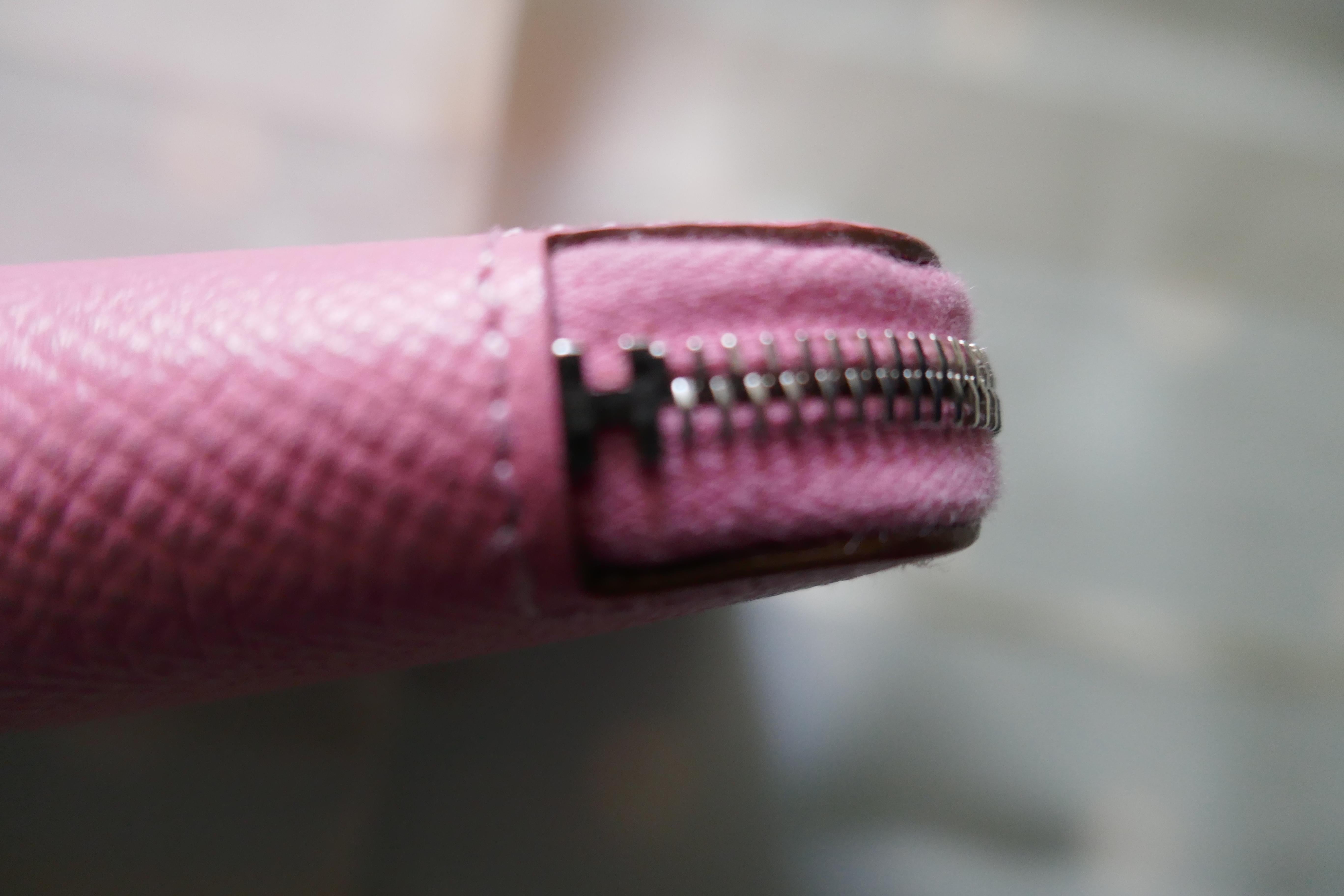 Hermès - Portefeuille long en cuir Epsom rose confetti en soie pour femmes en vente 2