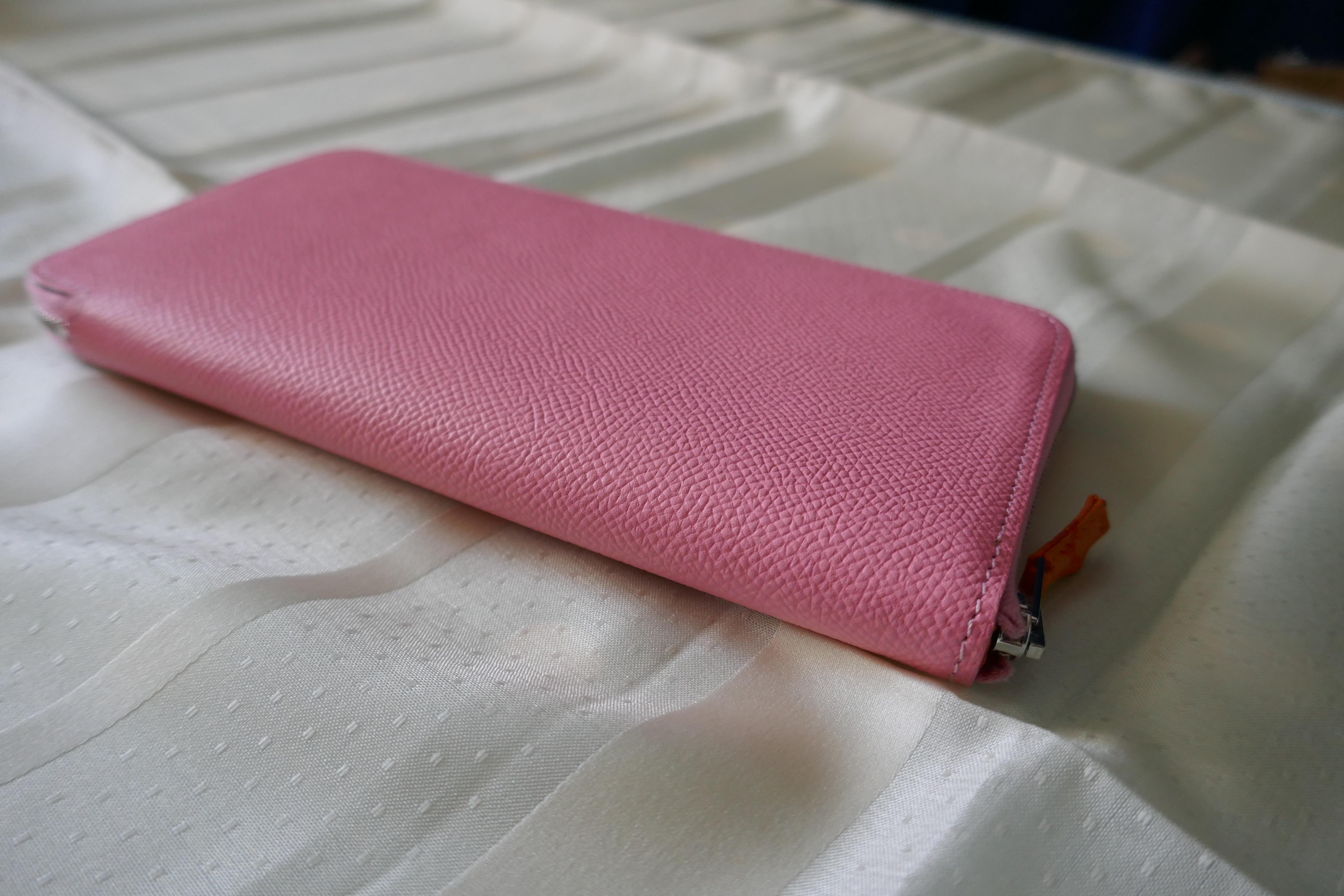 Hermès - Portefeuille long en cuir Epsom rose confetti en soie pour femmes en vente 3