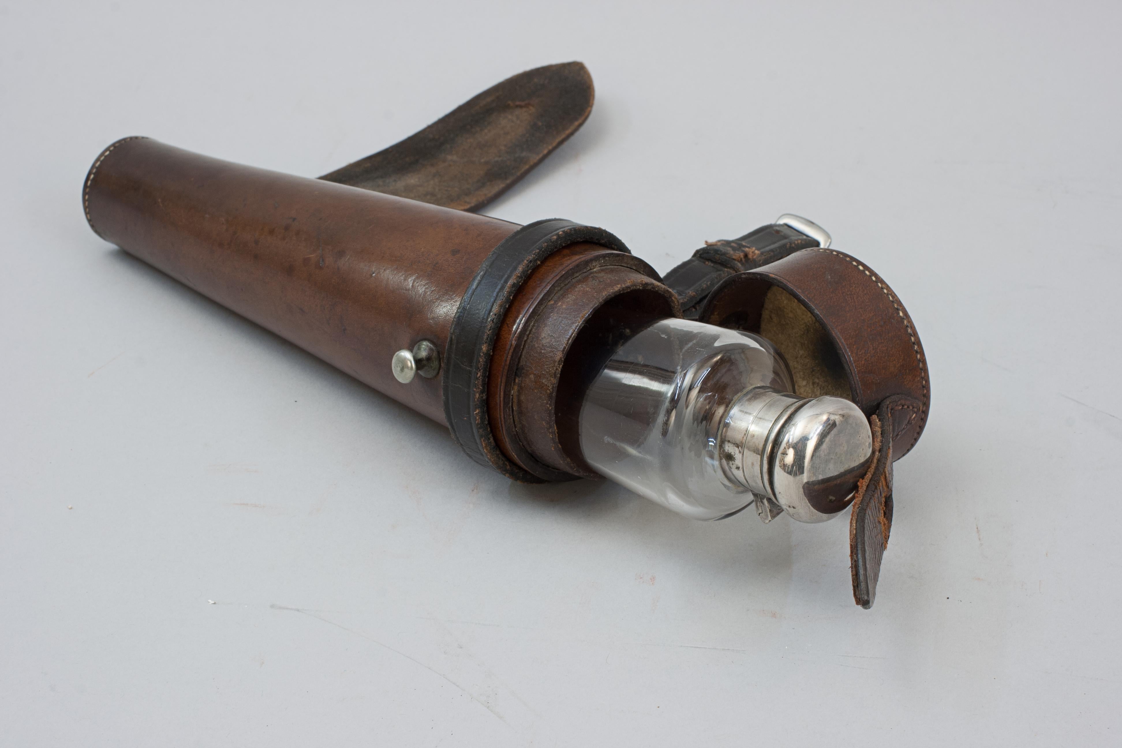 Flasque de chasse pour dames dans un étui en vente 2