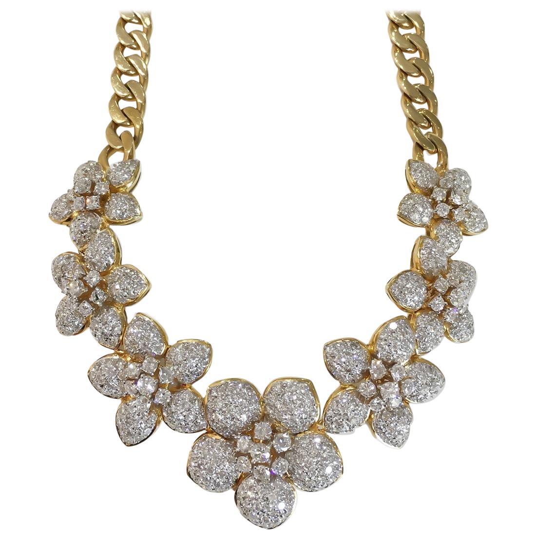 Ladies Large Diamond Pavé Flower Necklace on Curb Chain 14.50 Carat VS1 F-G 18K