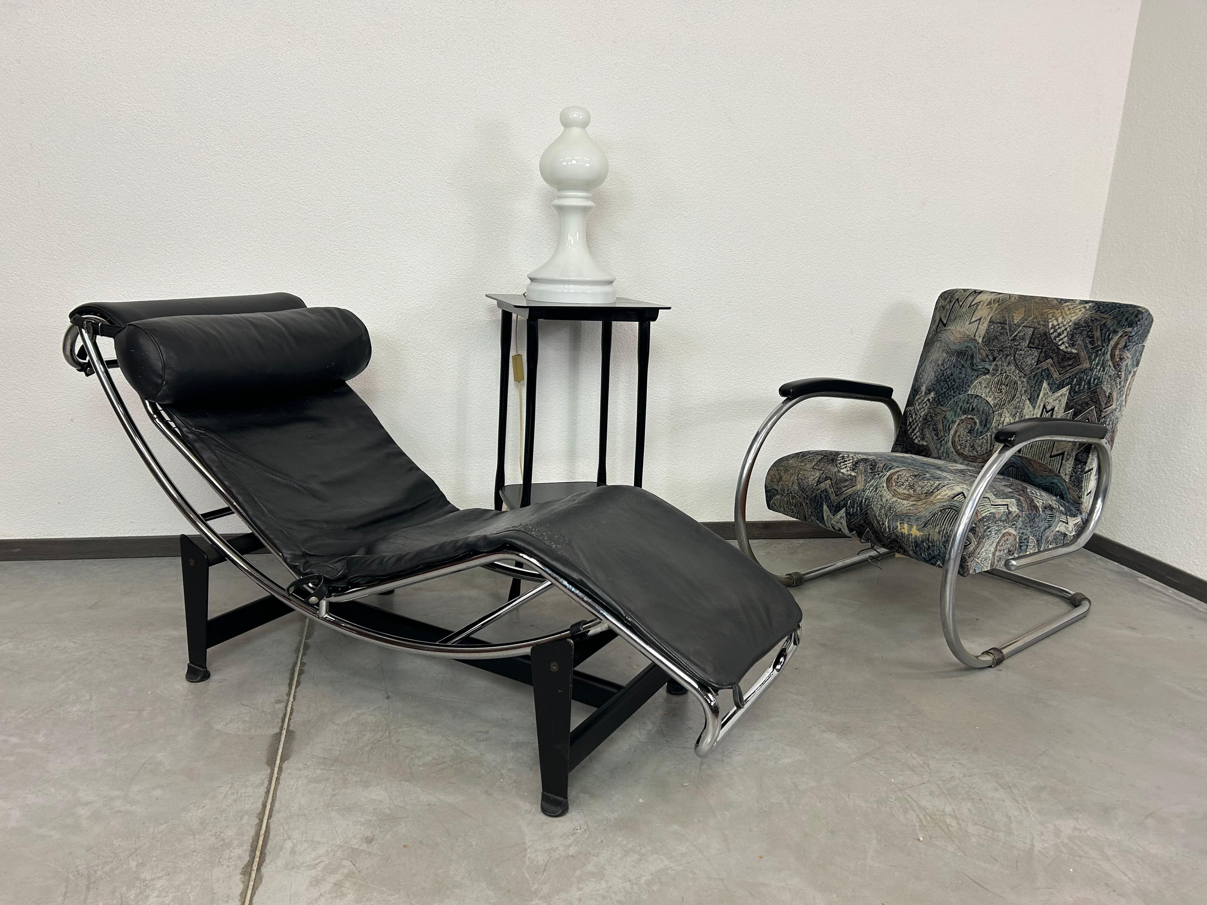 Chaise longue pour dames LC4 par Le Corbusier pour Casina en état d'origine vintage avec des signes d'utilisation.