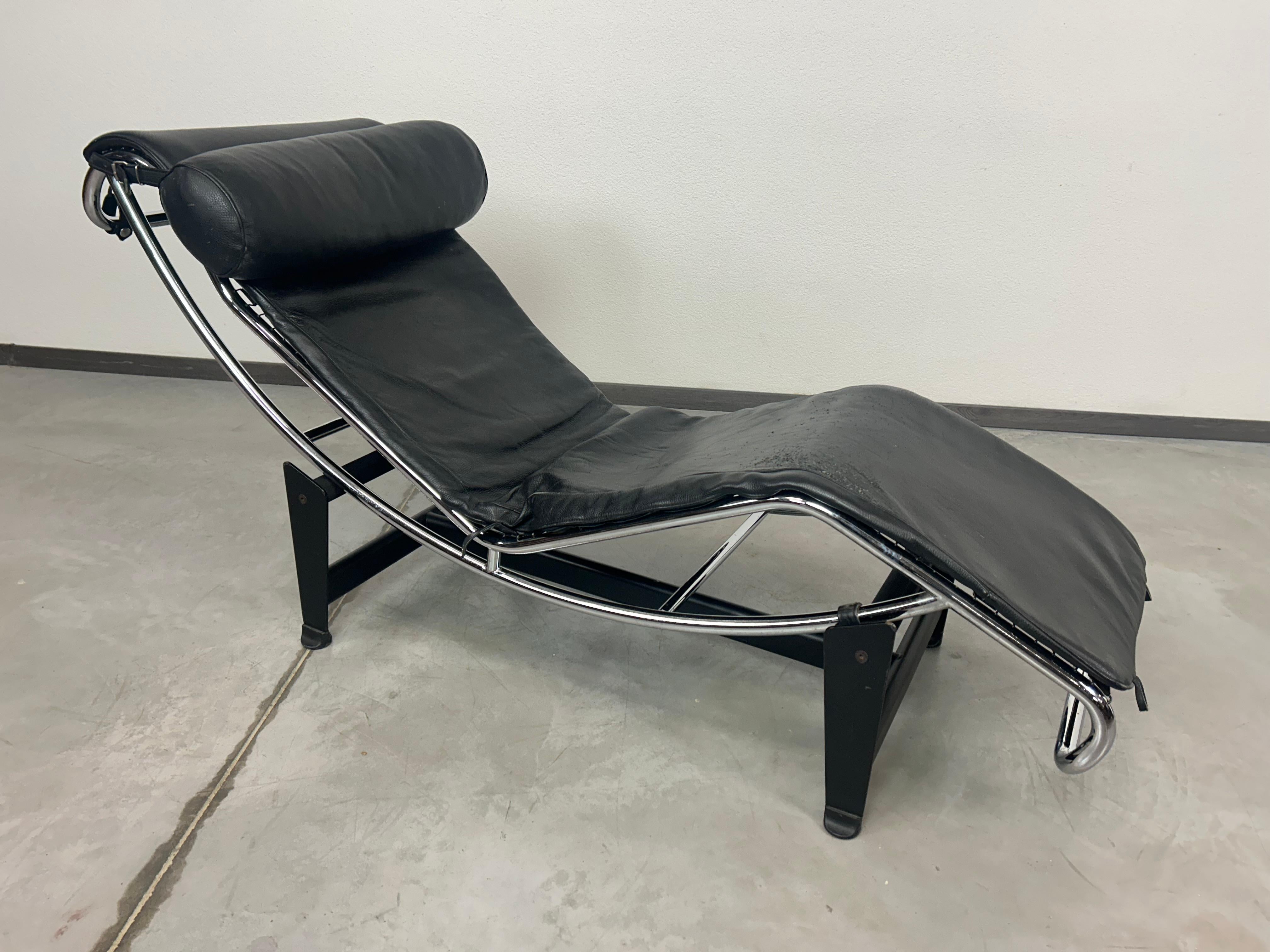 Italian Ladies lounge chair LC4 by Le Corbusier for Casina For Sale