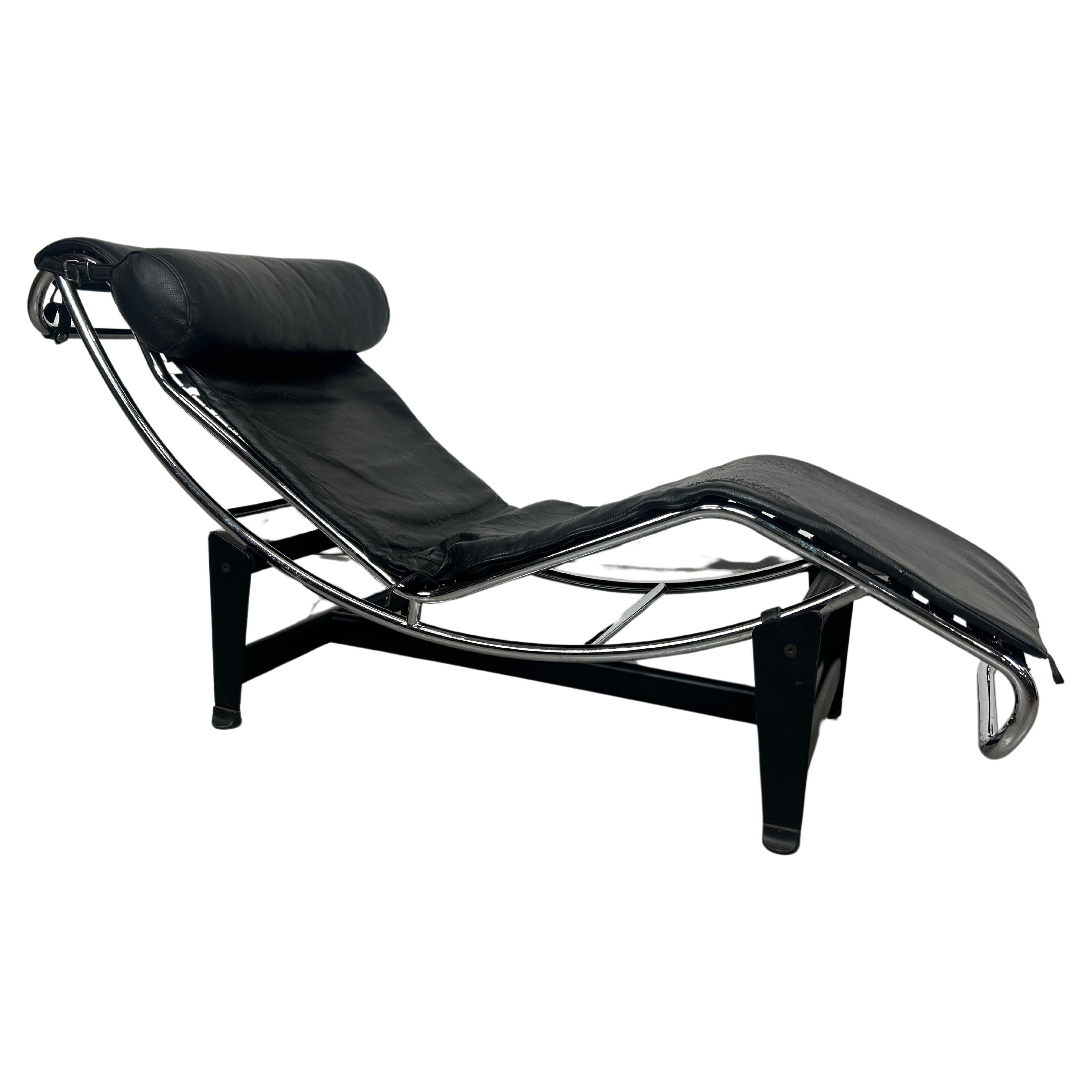 Ladies lounge chair LC4 by Le Corbusier for Casina For Sale