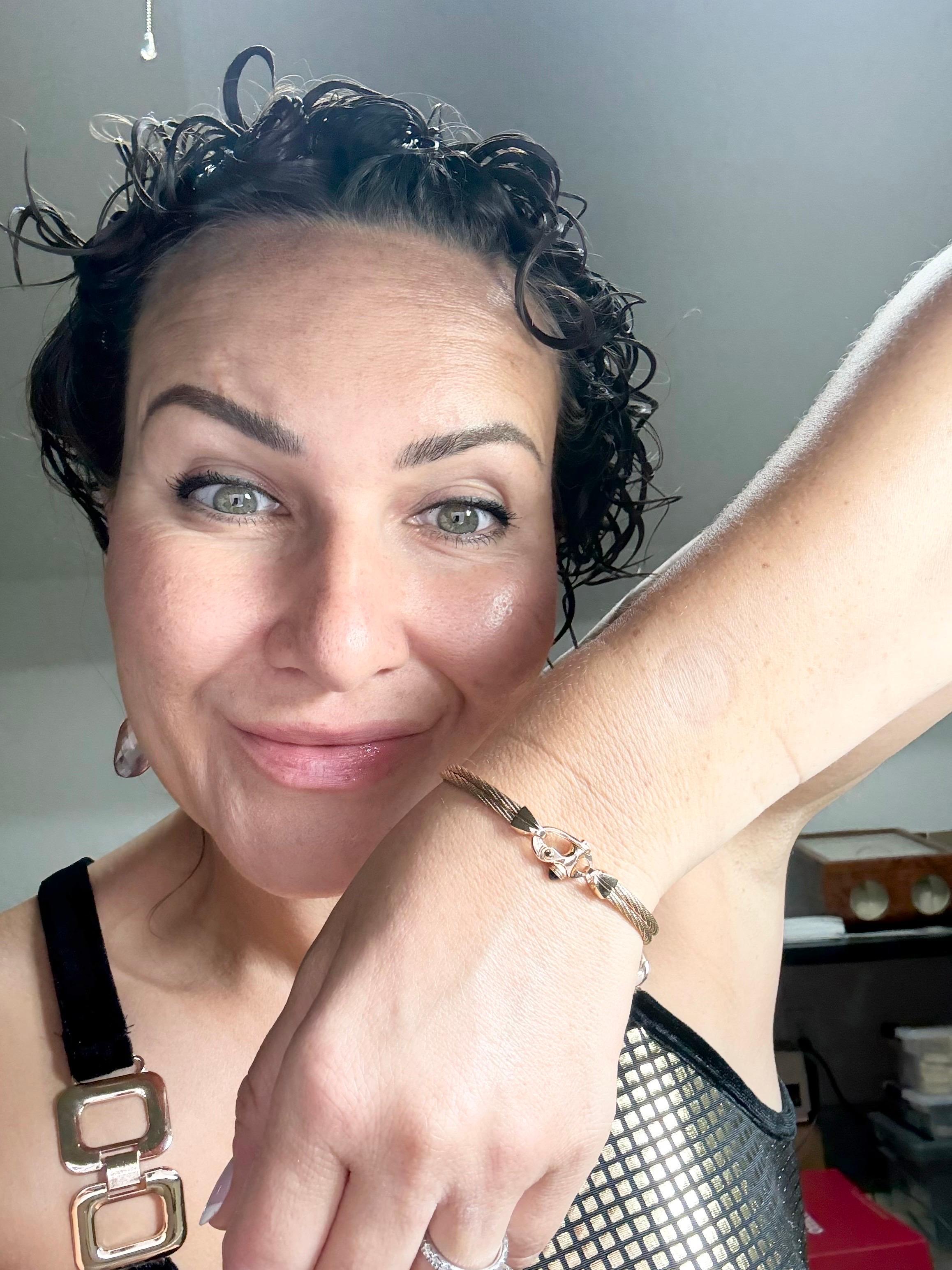 Bracelet de dame avec fermoir Marin en or 14KT saphir bangle en or massif en vente 2