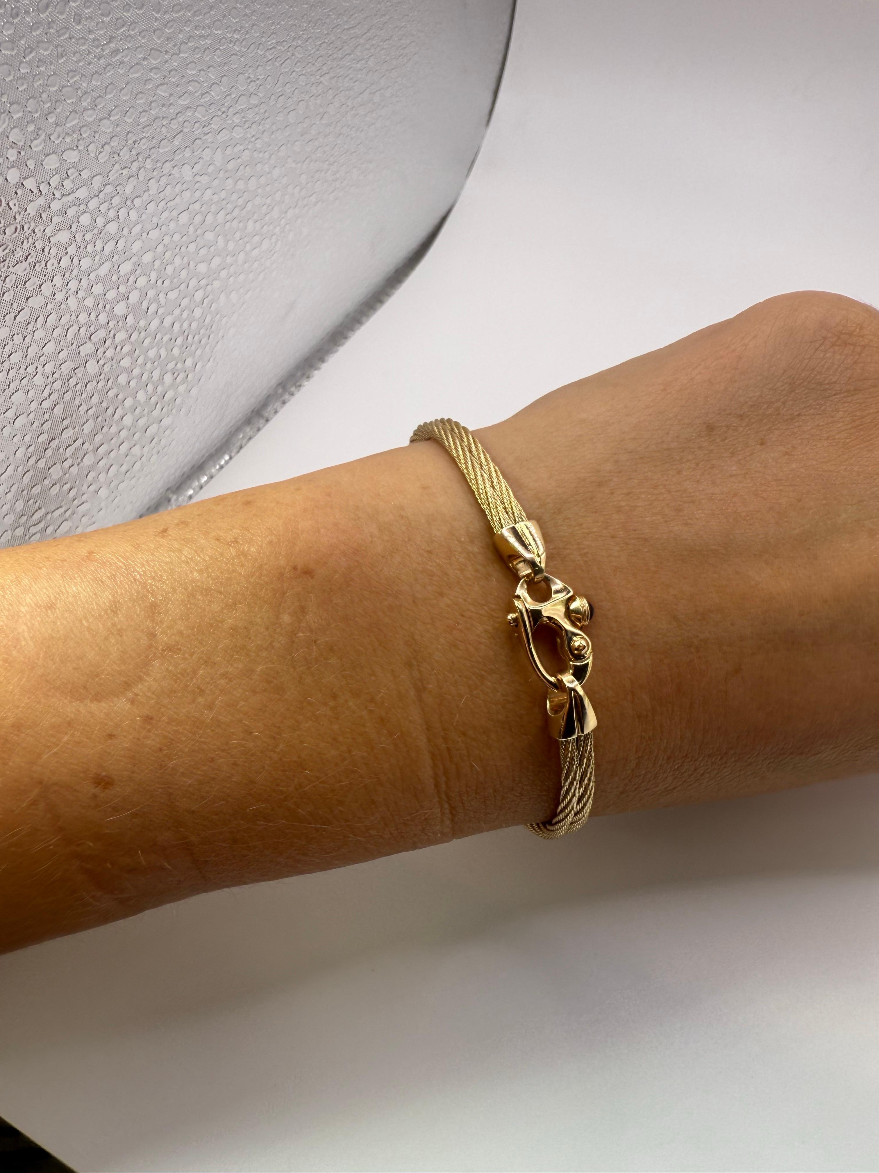Bracelet de dame avec fermoir Marin en or 14KT saphir bangle en or massif en vente 3