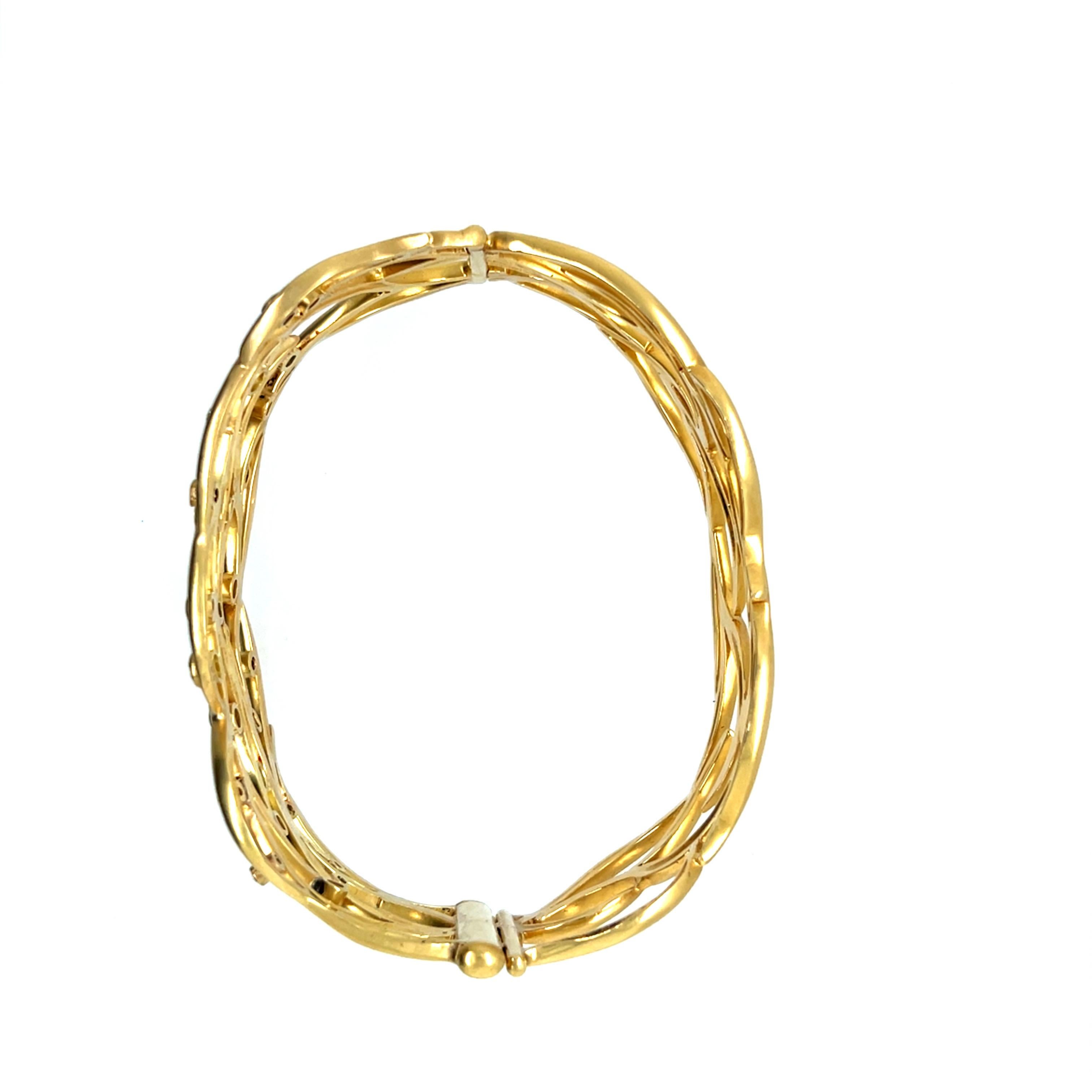 Ladies Modern Gold 1 Carat Natural Colorless and Black Diamond Cuff Bangle In Good Condition For Sale In Los Angeles, CA