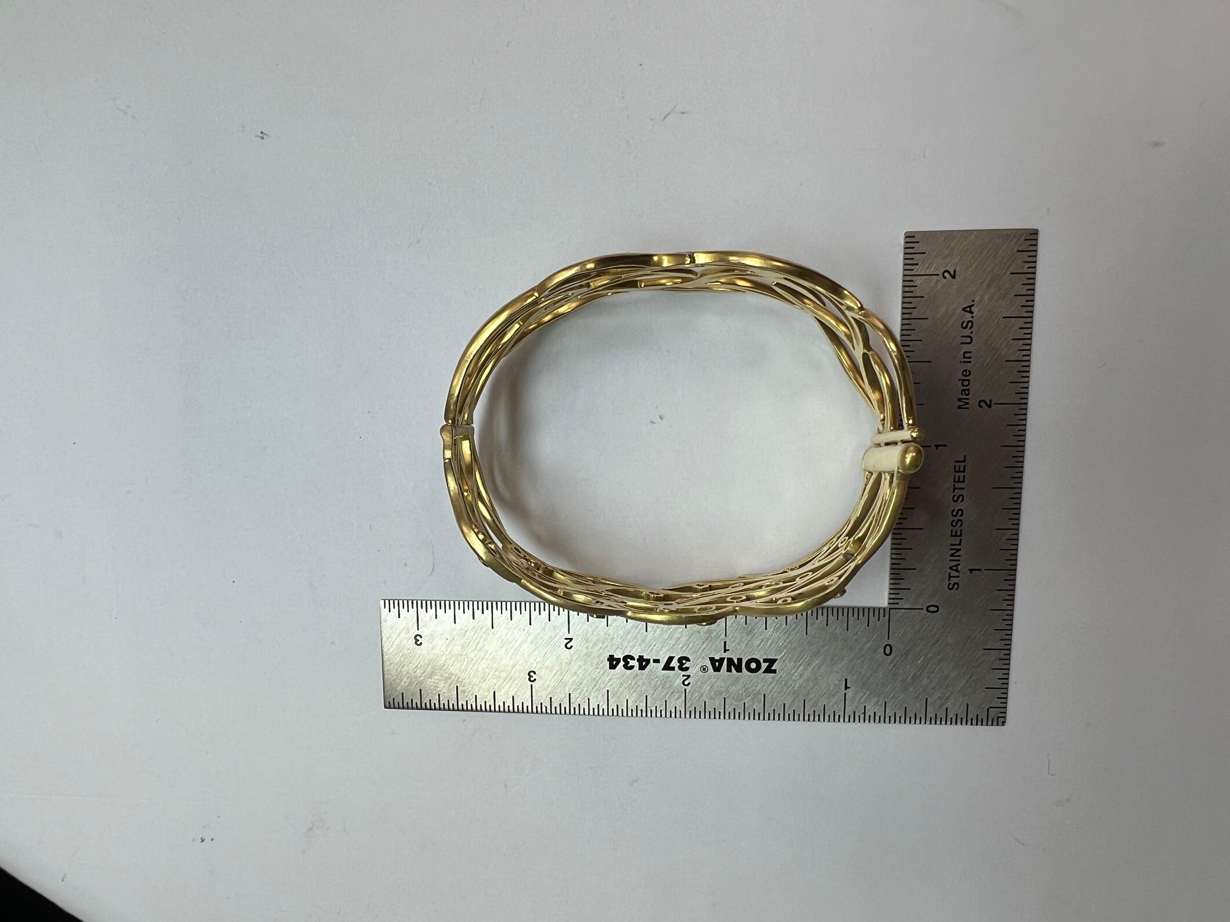 Ladies Modern Gold 1 Carat Natural Colorless and Black Diamond Cuff Bangle For Sale 3