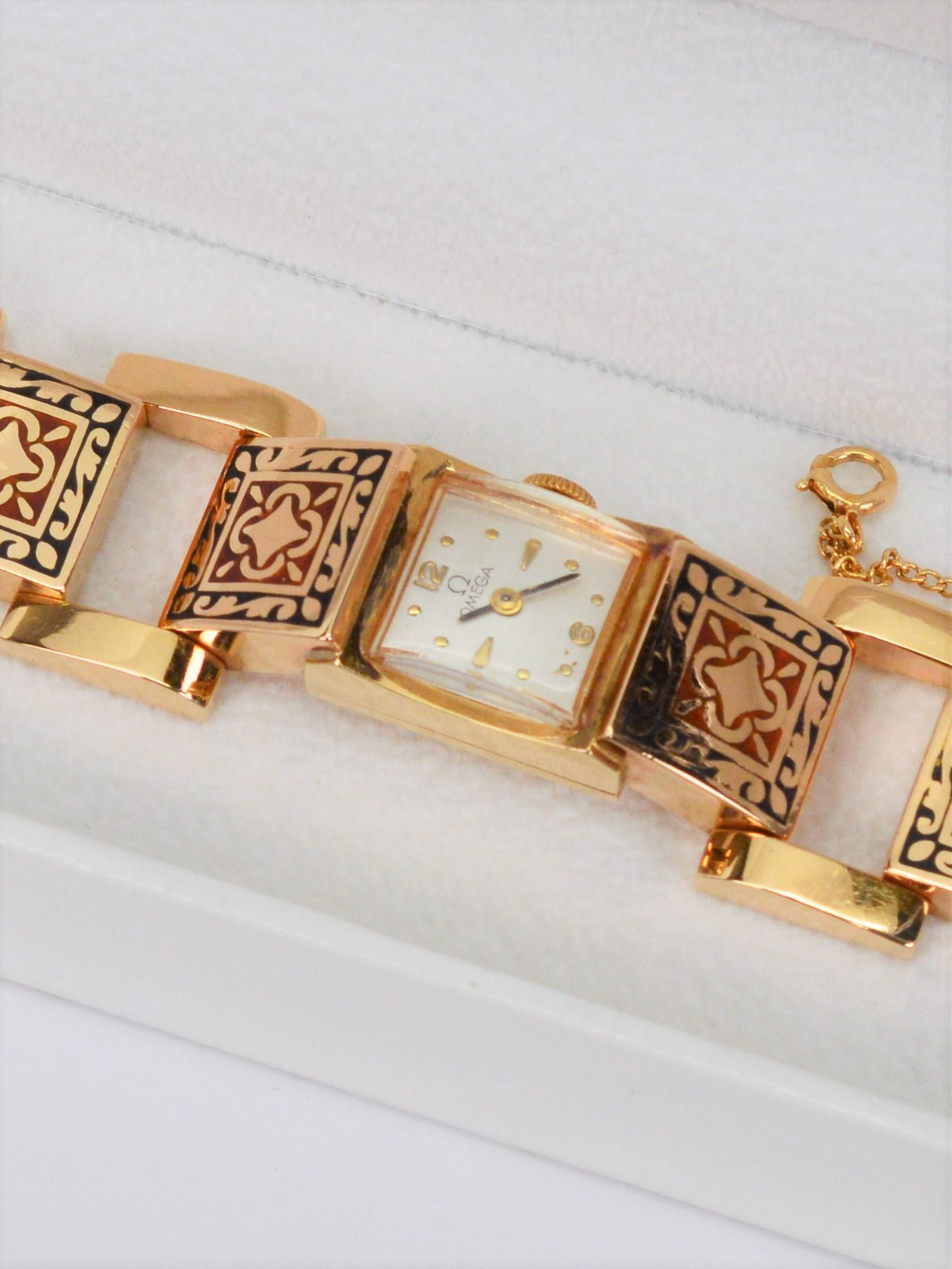 Ladies Omega Red and Black Cloisonne 14 Karat Yellow Gold Link Bracelet Watch In Excellent Condition For Sale In Mount Kisco, NY