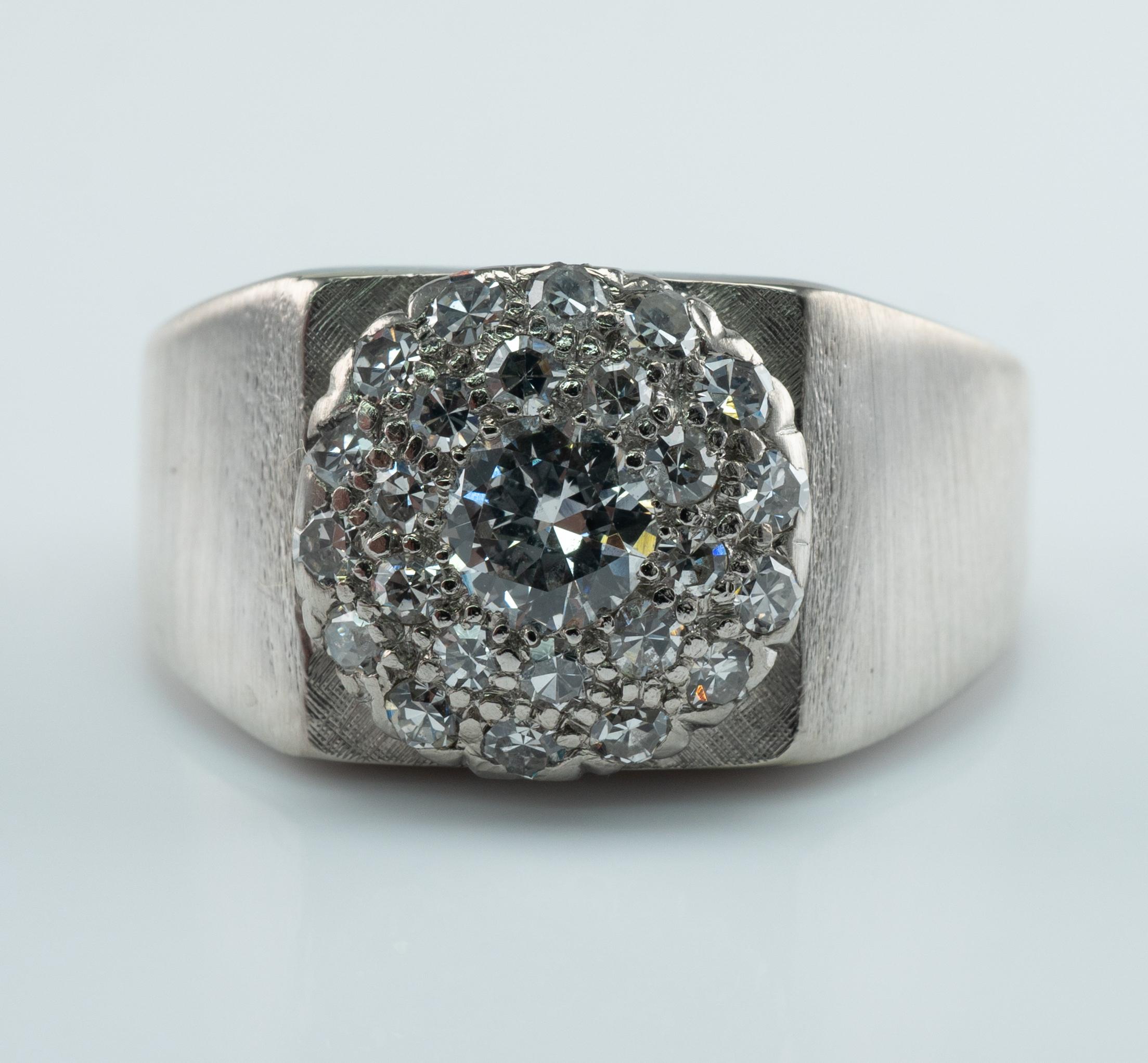 Taille ronde Bague pour femme ou homme en or blanc 14K avec diamant 1.05 TDW en vente