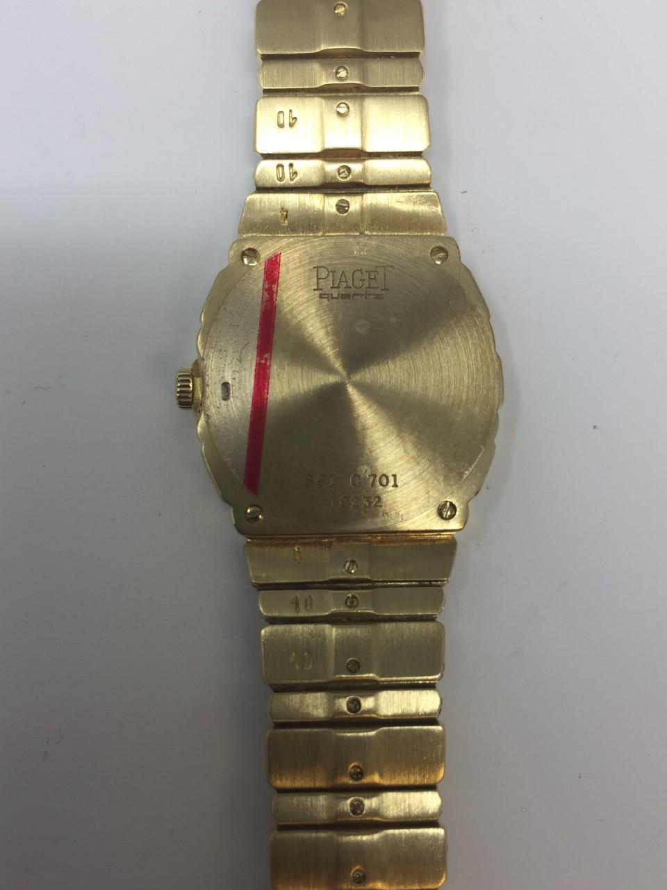 Brand: Piaget
Model: Polo 861 C701
Gender: Ladies
Condition: excellent 
Movement: Swiss quartz
Case Diameter: 23 x 24mm
Case, strap and buckle material: 18 kt '750' Yellow Gold
Gold weight: 88 grams