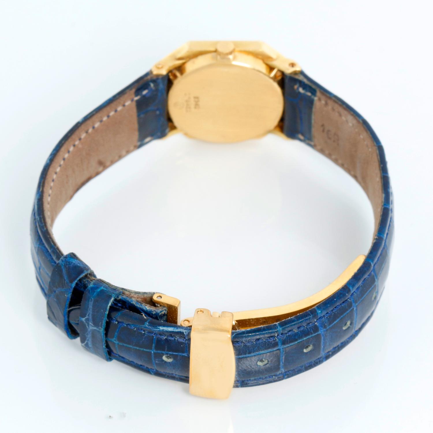 Piaget Réf. 9431 Montre pour femmes en or jaune 18 carats et lapis-lazuli Pour femmes en vente