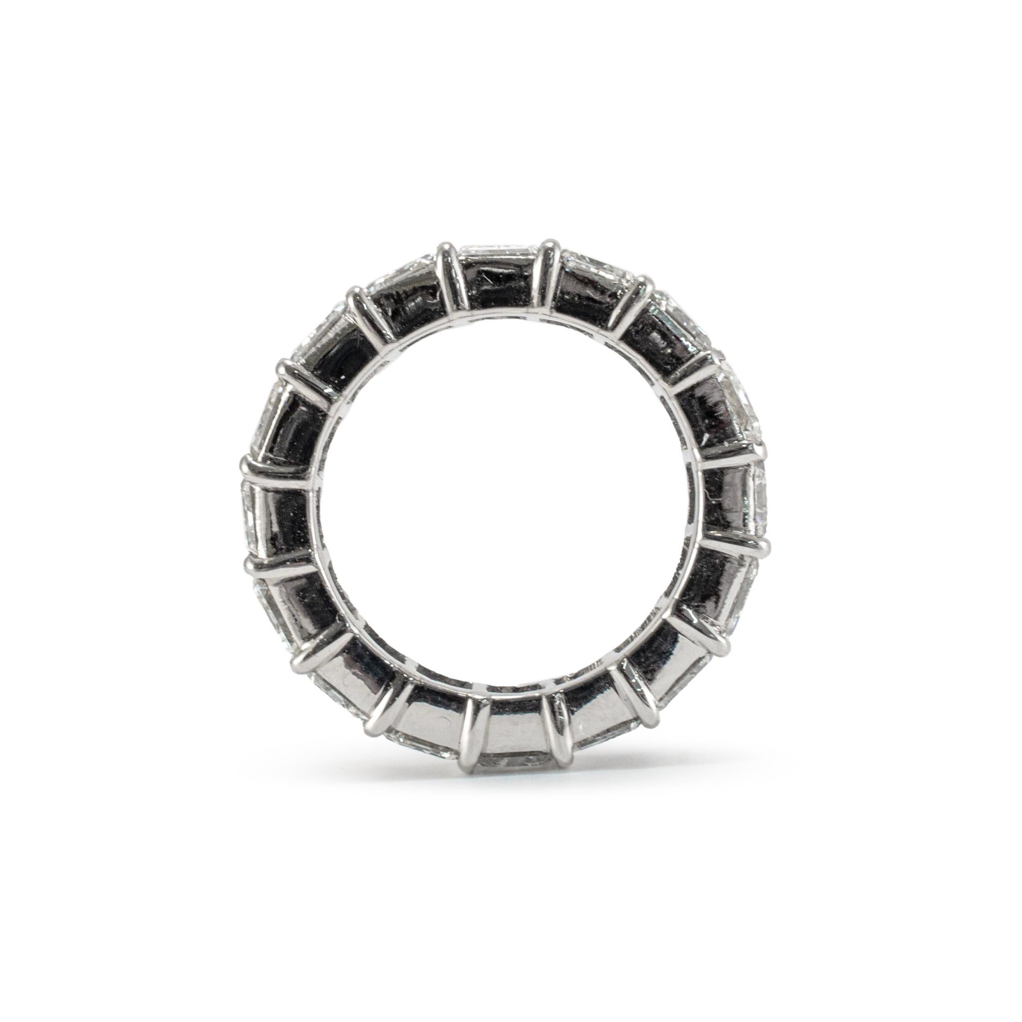 Anello da donna in platino con diamante taglio smeraldo da 7,20 ct. in vendita 1