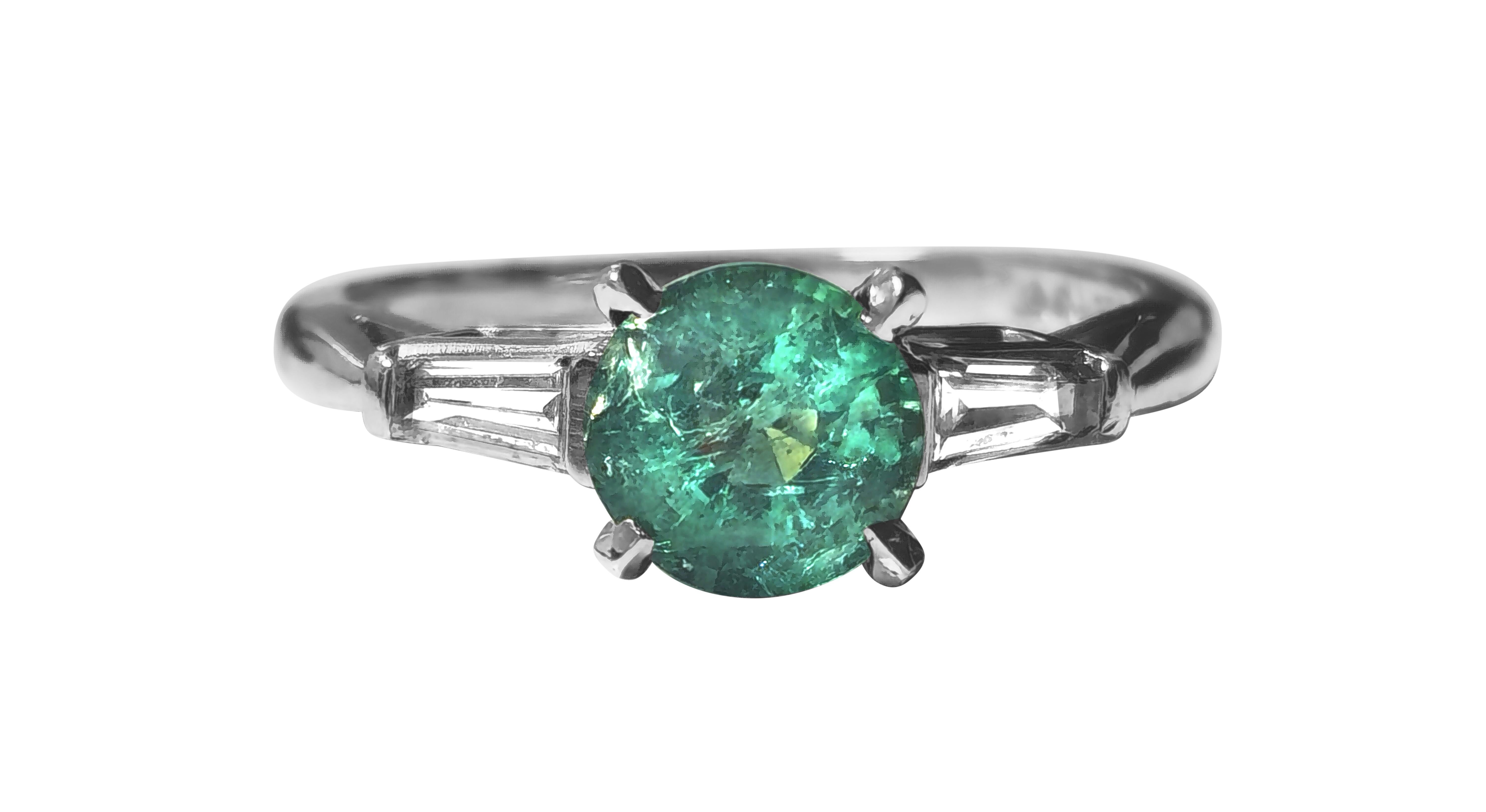 Round Cut Ladies Platinum Emerald & VVS Diamond Wedding Ring For Sale
