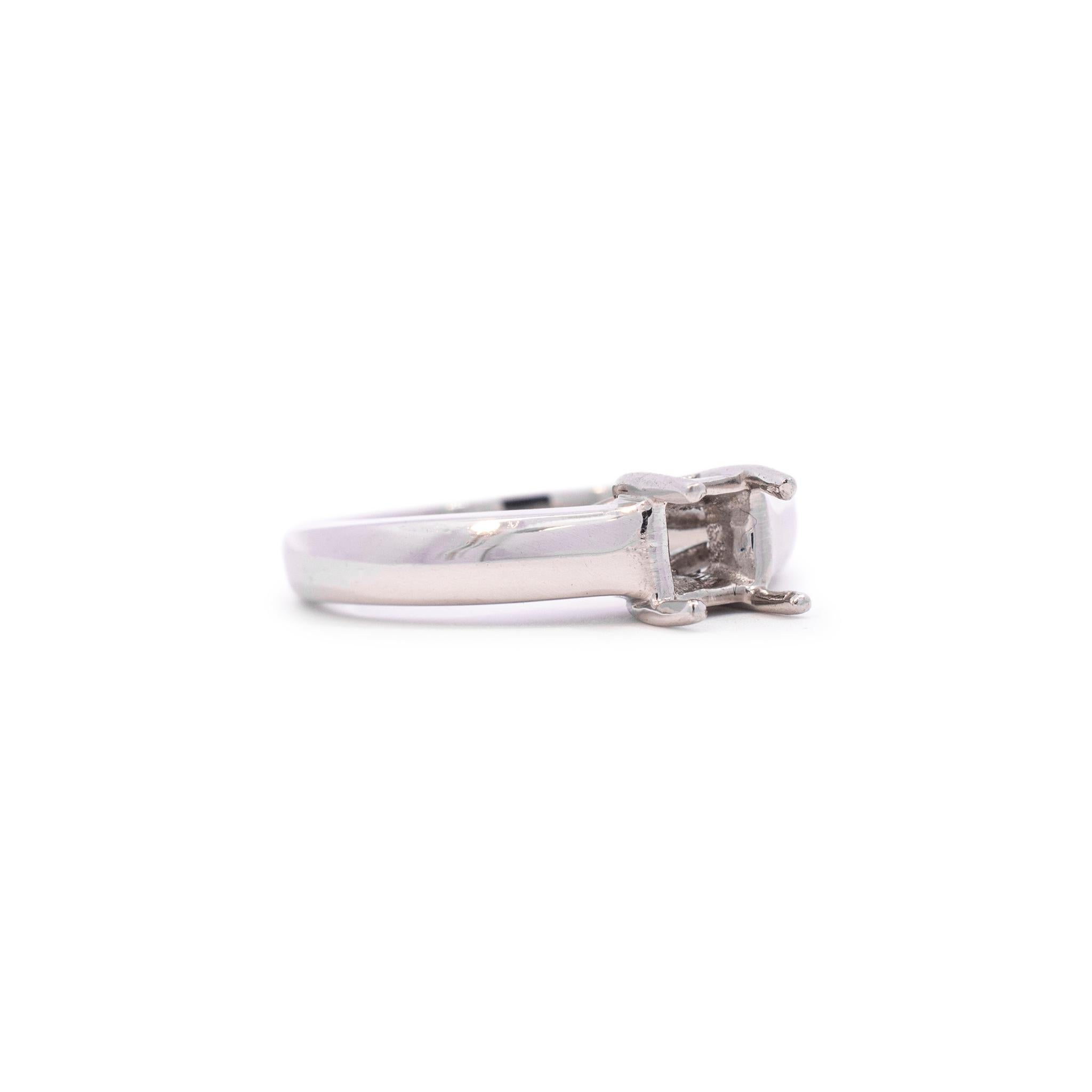 Ladies Platinum Semi-Mount Solitaire Engagement Ring In Excellent Condition In Houston, TX