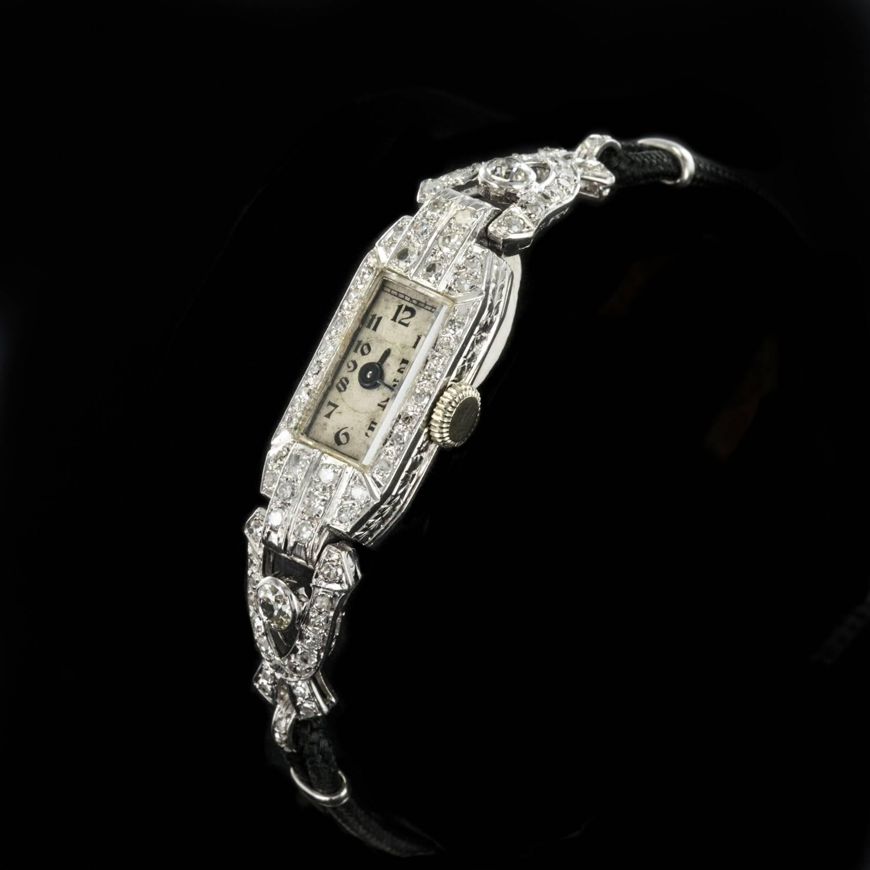Art déco Montre-bracelet mcanique Art dco franaise en platine, or blanc et diamants, pour femmes, 1925 en vente