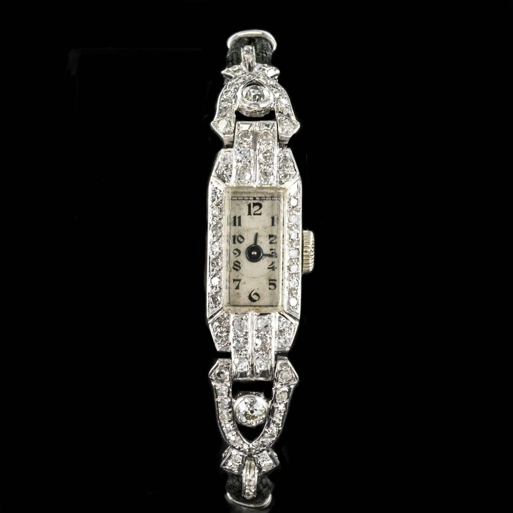 Taille française Montre-bracelet mcanique Art dco franaise en platine, or blanc et diamants, pour femmes, 1925 en vente