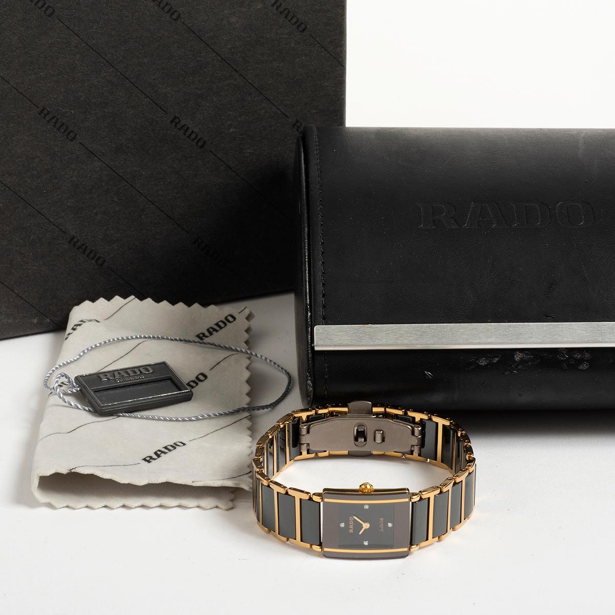 Our instantly recognisable ladies size Rado Diastar features a ceramic and gold case (18 x 21mm) and bracelet and is presented in outstanding condition with little signs of use from new. Our Rado reference 153.0383.3 comes complete with inner and