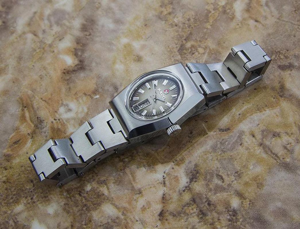 Ladies Rado Shangri-La Ref.561.7502.4 Automatic, c.1960s Swiss Vintage NR69 In Excellent Condition In Beverly Hills, CA