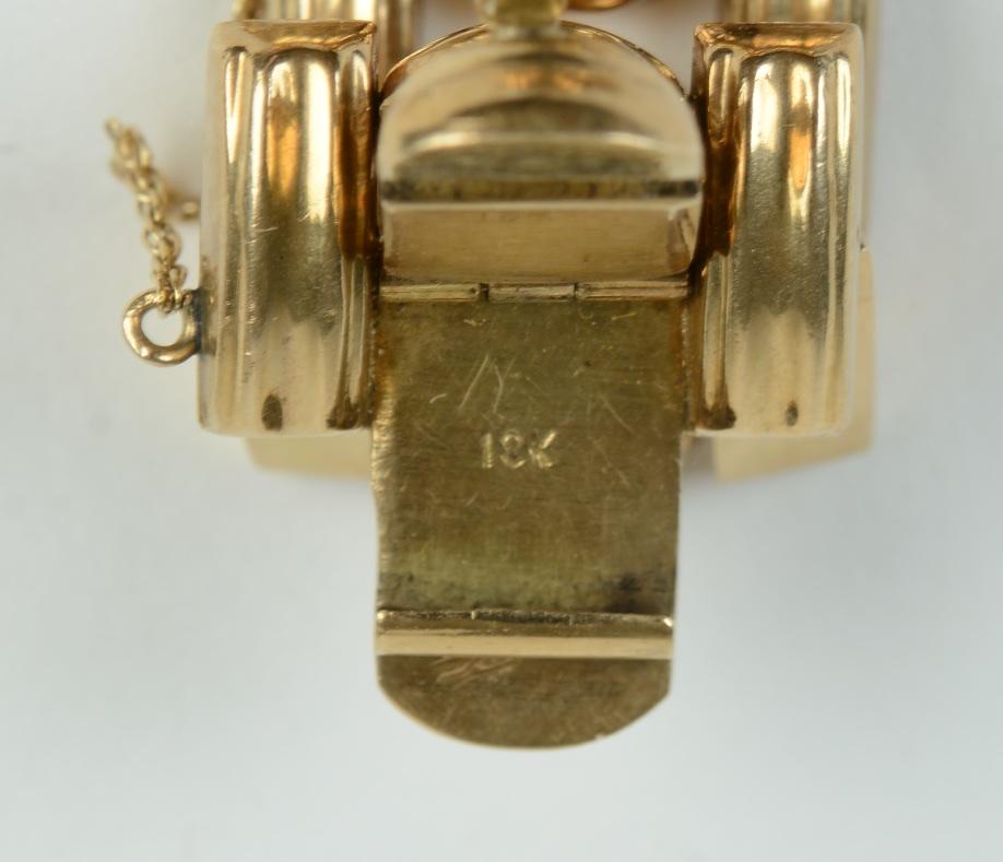 Ladies Retro 18 Karat Yellow Gold and Diamond Bracelet Watch, c1940s In Good Condition In valatie, NY