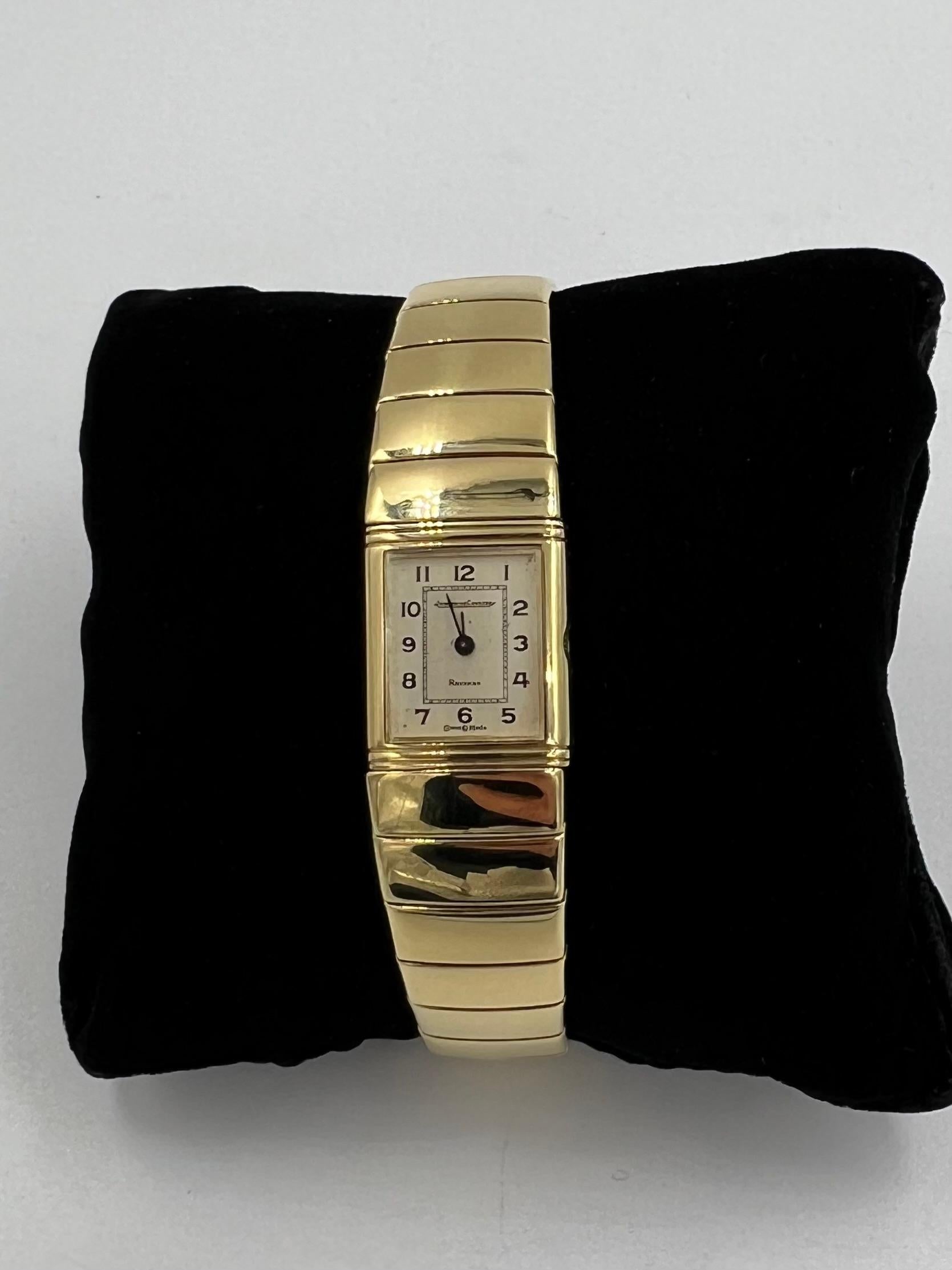 Ladies Reverso Le Coultre 18k Yellow Gold Quartz Wristwatch In Good Condition For Sale In Los Angeles, CA