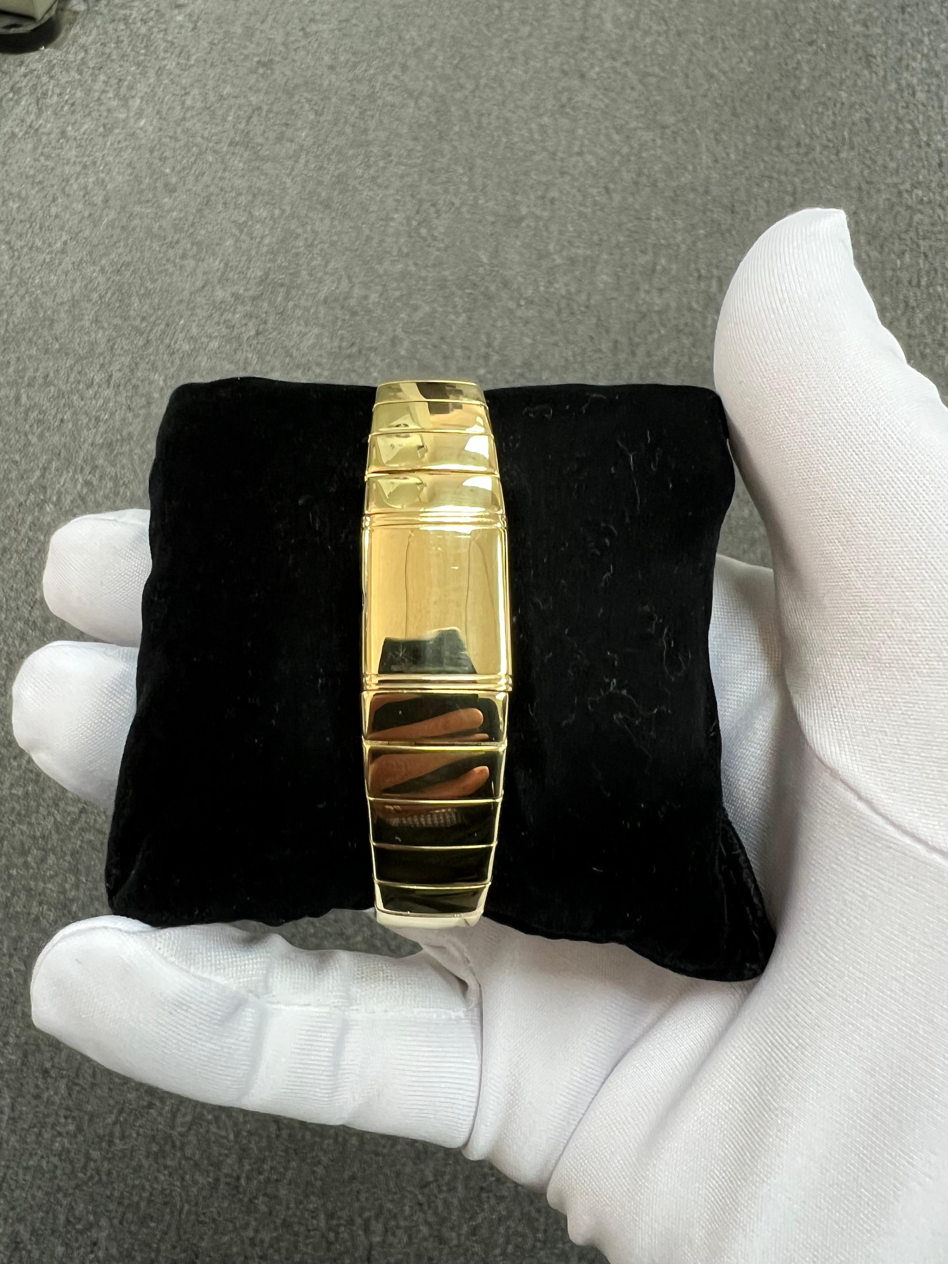 Women's or Men's Ladies Reverso Le Coultre 18k Yellow Gold Quartz Wristwatch For Sale