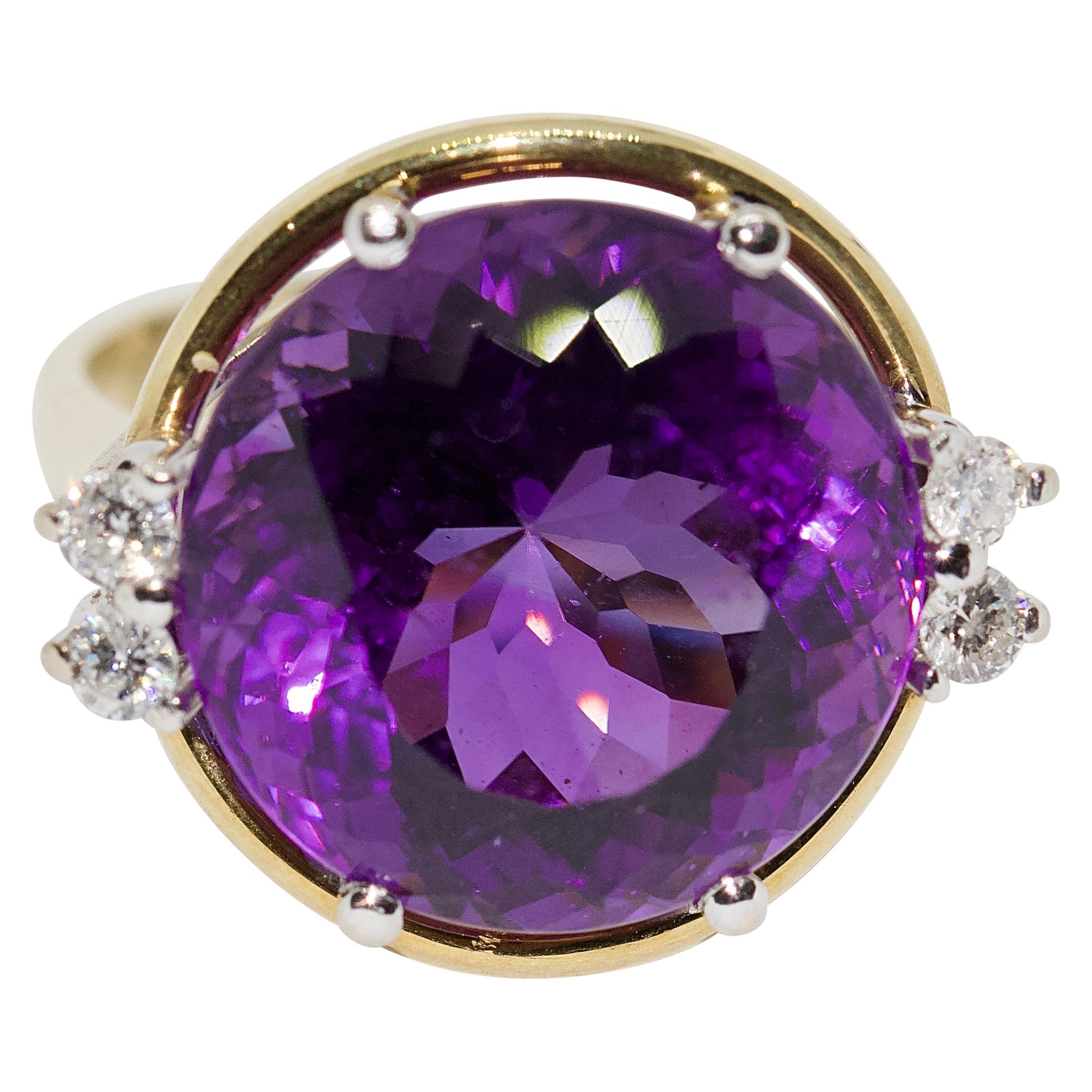 Ladies Ring, 14 Karat Gold with Large Faceted Amethyst and Diamonds For Sale
