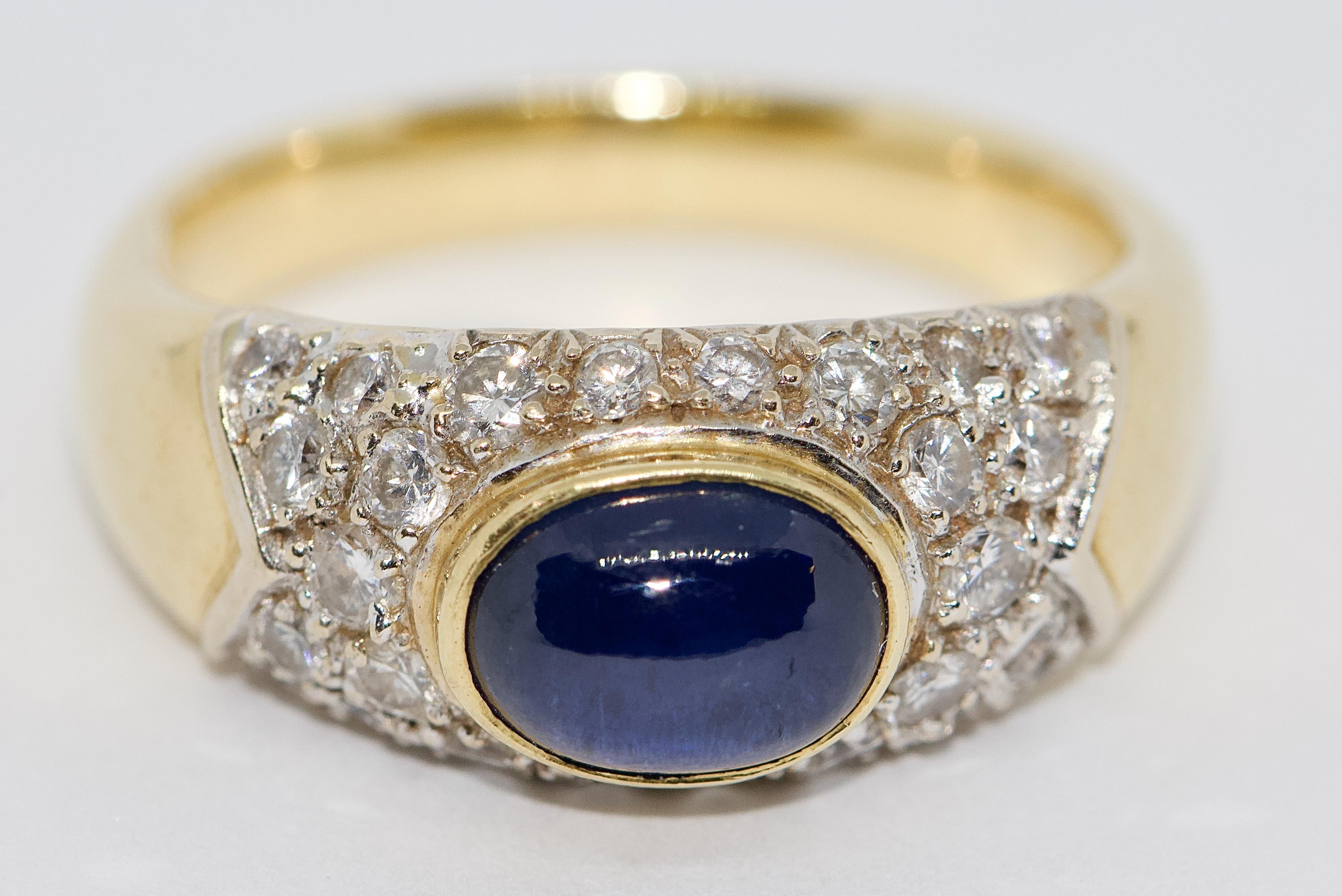 Fine ladies ring, 18 Karat gold with 1.64 ct. sapphire and diamonds.

Including certificate of authenticity.

US ring size 7 1/2.
On request we can adjust the ring size expertly.