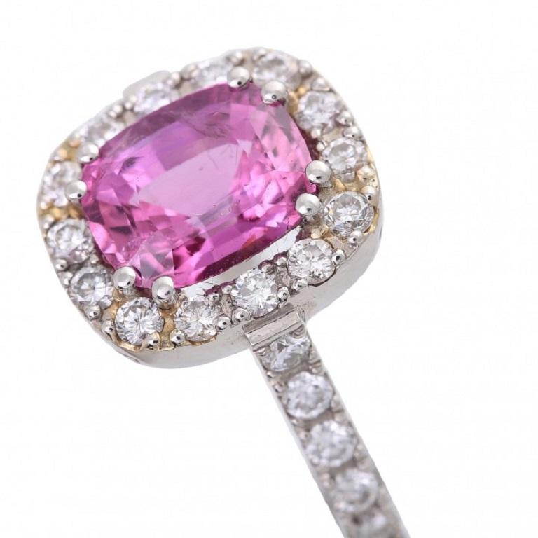Ladies Ring, Especially with 1 Very Fine, Natural Colored Pink Sapphire 2.13 Ct In Excellent Condition For Sale In Stuttgart, BW