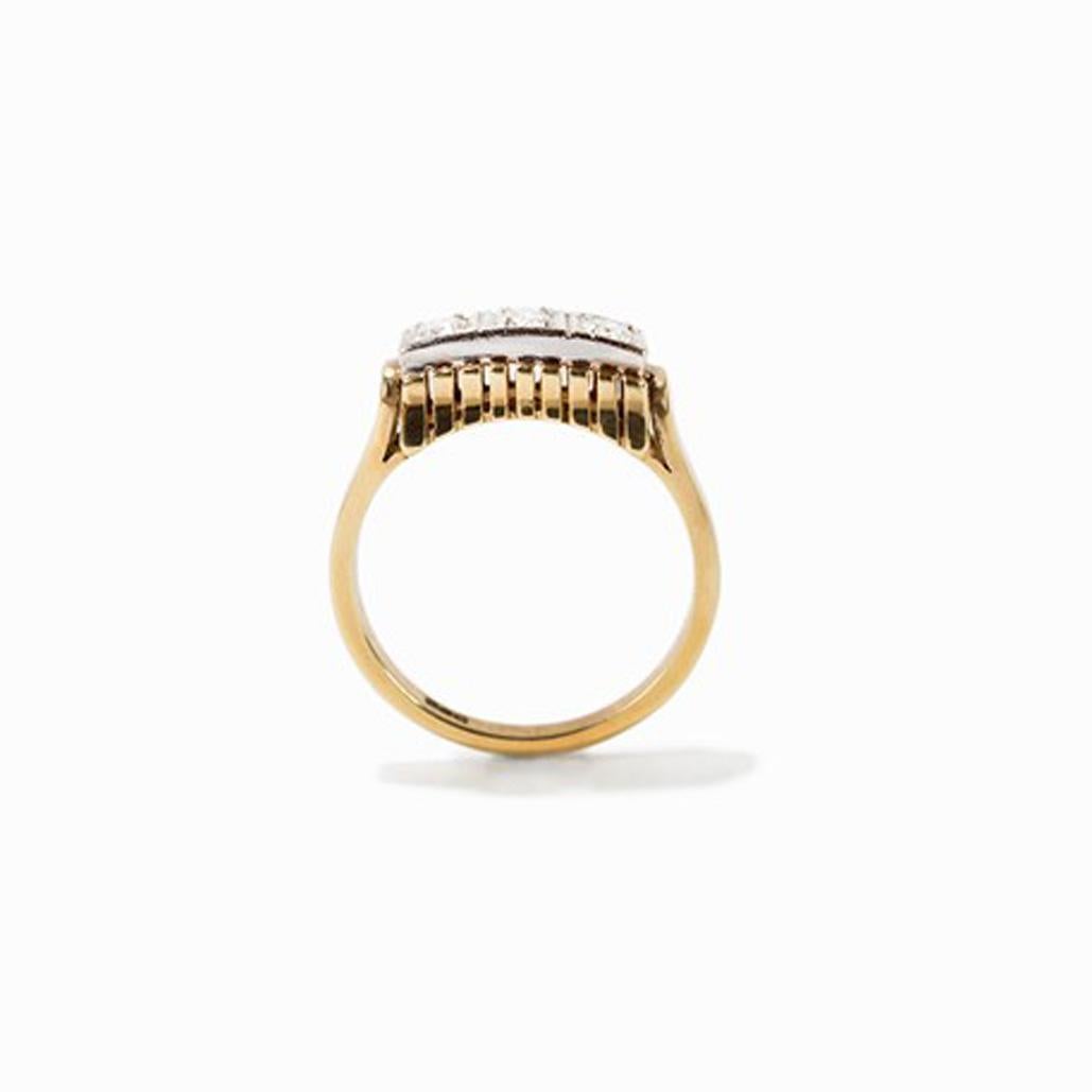 Ladies ring with 3 diamonds, 14 carat gold, 1930s

14 carat gold
Europe, 1930s
3 brilliant-cut diamonds of 0.09 ct each
Inside hallmark 