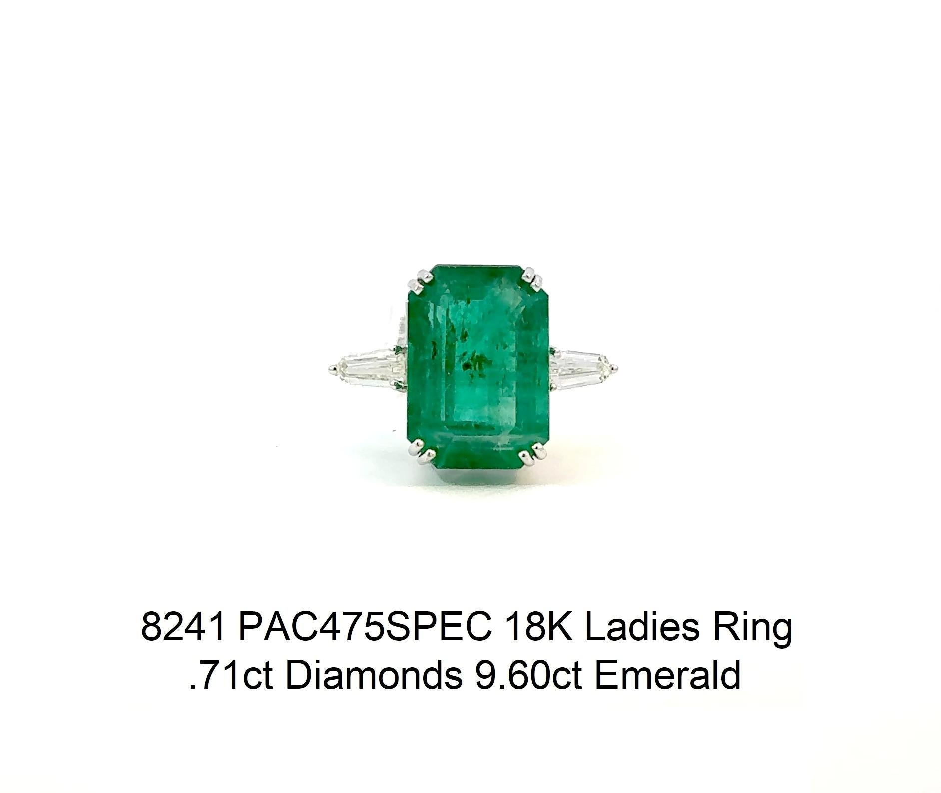 Damenring mit Diamanten und Smaragd im Zustand „Neu“ im Angebot in LA, CA