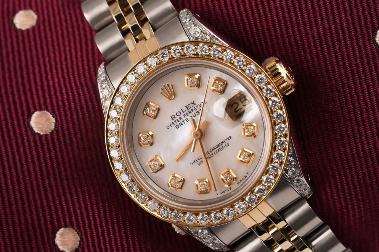 Ladies Rolex 26mm Datejust Two Tone Diamond Bezel & Lugs White MOP Dial 69173 In Excellent Condition For Sale In New York, NY