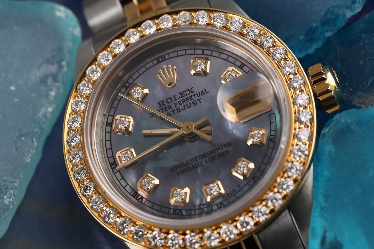 Ladies Rolex 26mm Datejust Vintage Diamond Bezel Two Tone Tahitian MOP Mother of Pearl Diamond Dial 69173

This watch is in like new condition. It has been polished, serviced and has no visible scratches or blemishes. All our watches come with a
