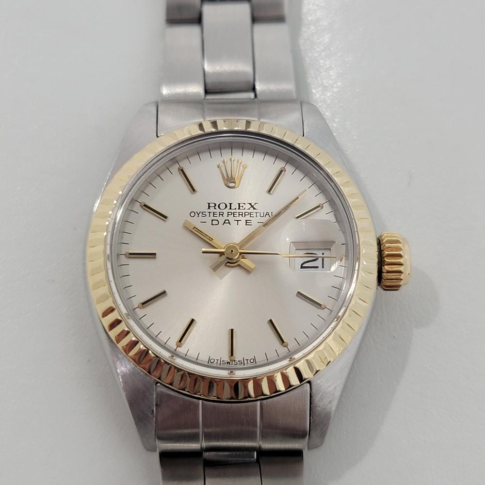 Charmante Luxus, Damen 18K Gold und Edelstahl Rolex Oyster Perpetual Date Ref.6917 automatisch, c.1974, alle original, mit original Rolex Papier. Von einem Uhrmachermeister für echt befunden. Wunderschönes, von Rolex signiertes silbernes