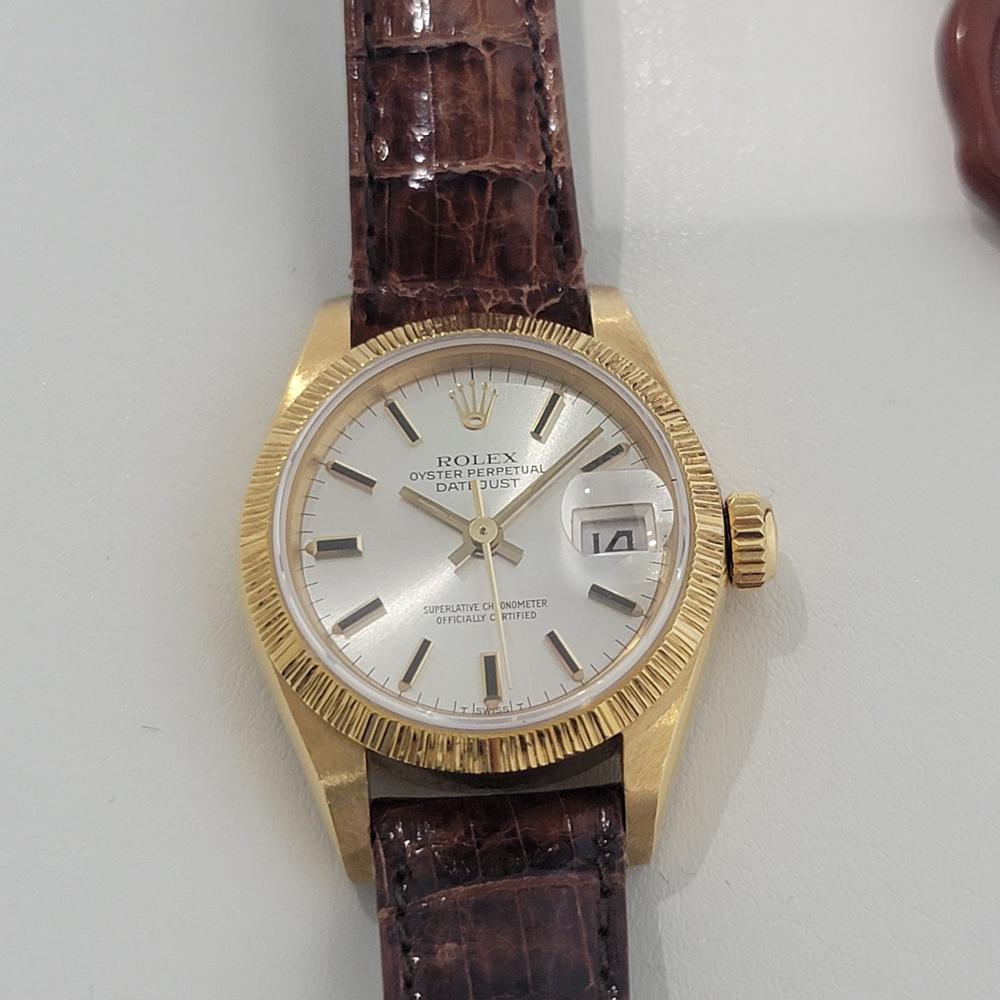 Elegant luxury, Ladies 18k solid gold Rolex Oyster Perpetual Datejust automatic, c.1986, all original, with original Rolex tag. Verified authentic by a master watchmaker. Gorgeous Rolex silver dial with applied indice hour markers, gilt minute and