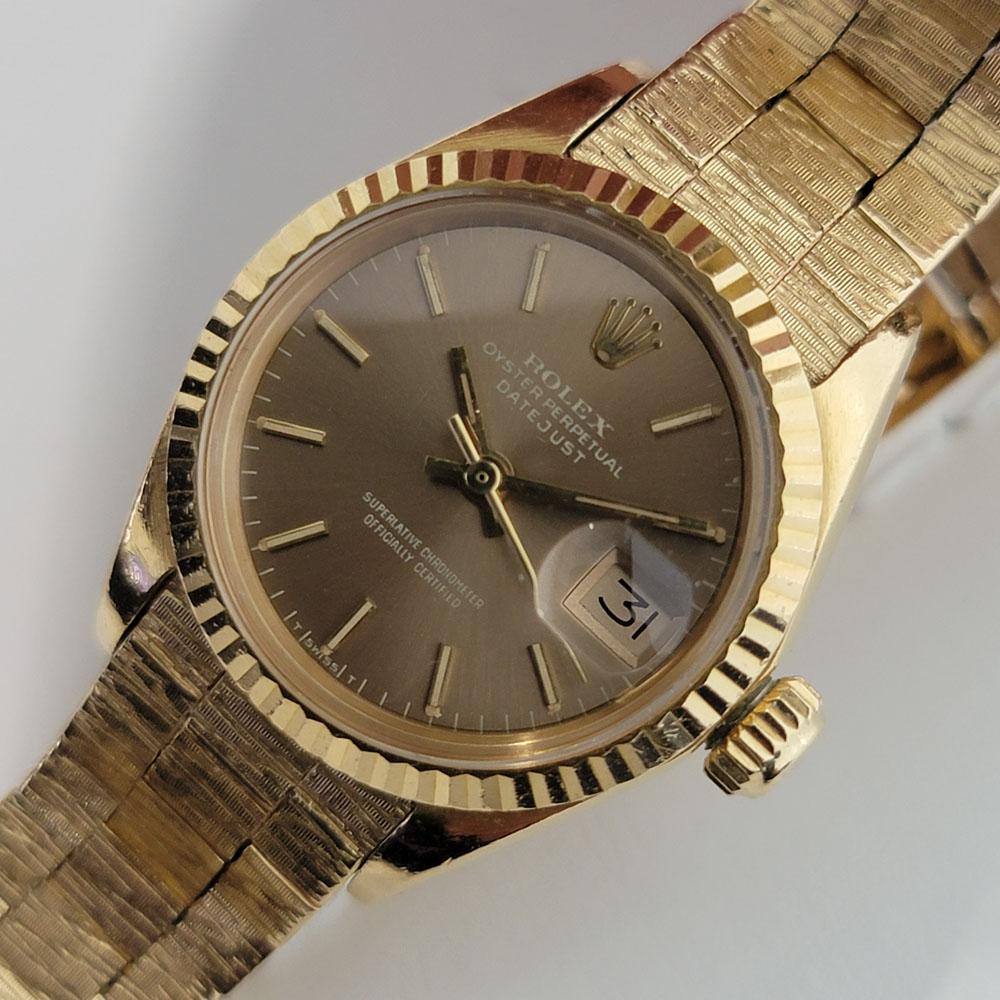 Damen Rolex Oyster Datejust Ref 6917 26mm 18k massives Gold Automatik 1980er Jahre RA358 im Zustand „Hervorragend“ in Beverly Hills, CA