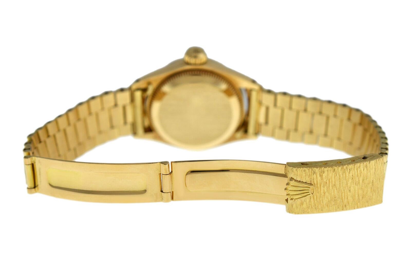 Ladies Rolex Oyster Perpetual Date Just 6701 18 Karat Yellow Gold Watch In Excellent Condition In New York, NY