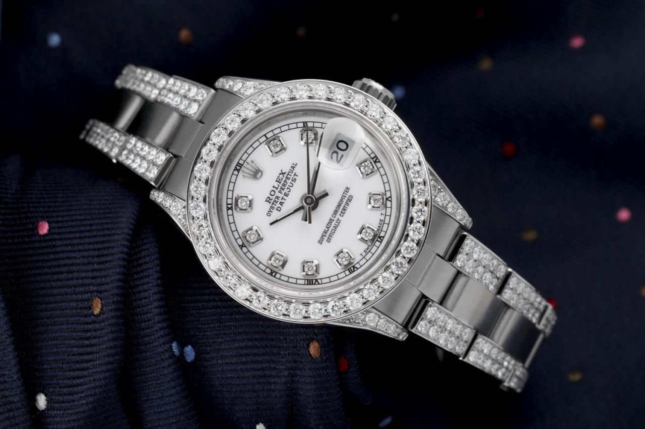 Ladies Rolex White Track 26mm Datejust S/S Oyster Perpetual Diamond Side + Bezel & Lugs 69160

This watch is in like new condition. It has been polished, serviced and has no visible scratches or blemishes. All our watches come with a standard 1 year