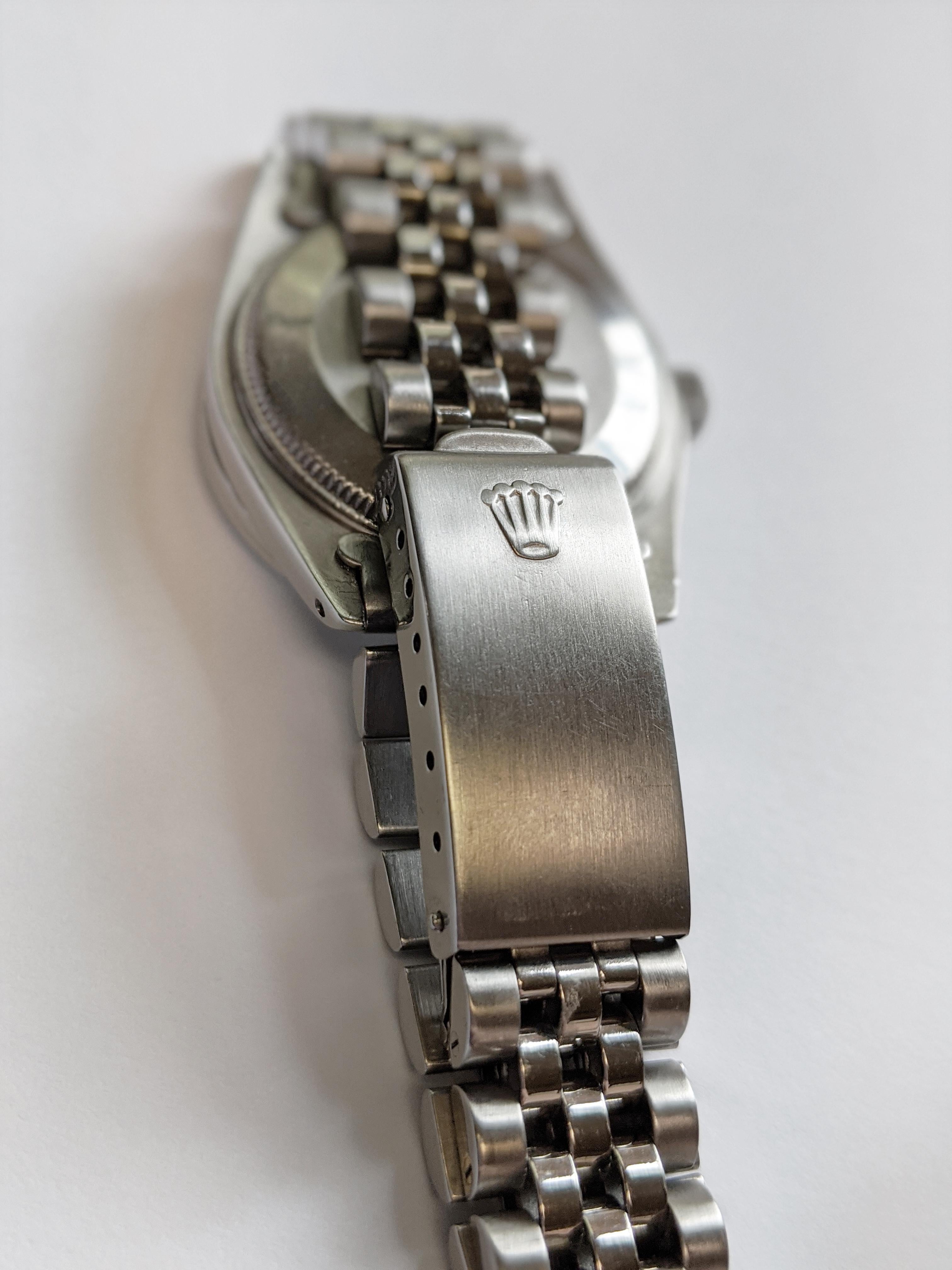 Damen Rolex mit rosa Perlmutt-Zifferblatt und Diamant-Lünette (Rundschliff)