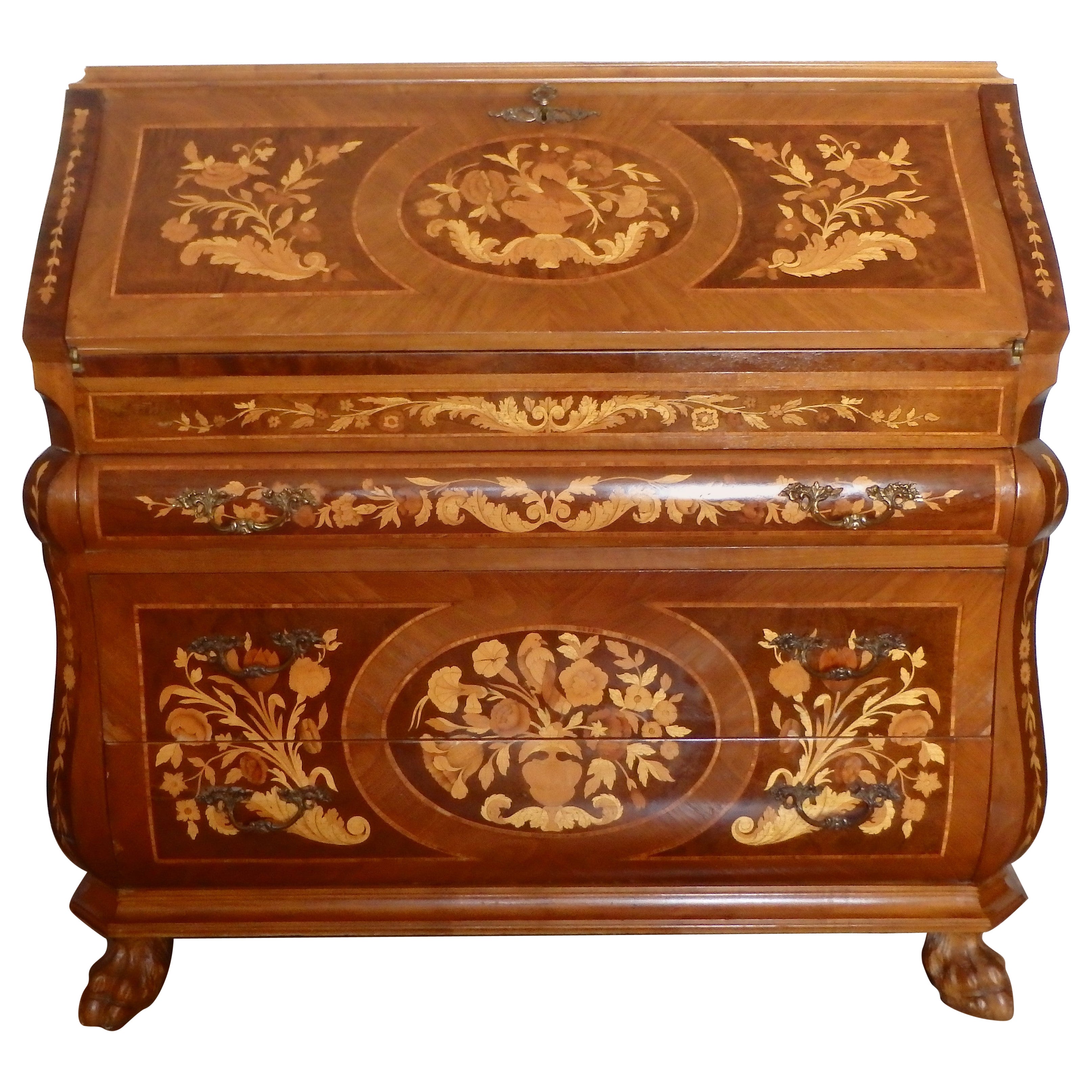 Secrétaire de dame avec de riches incrustations de fleurs et d'oiseaux et de nombreux tiroirs en vente