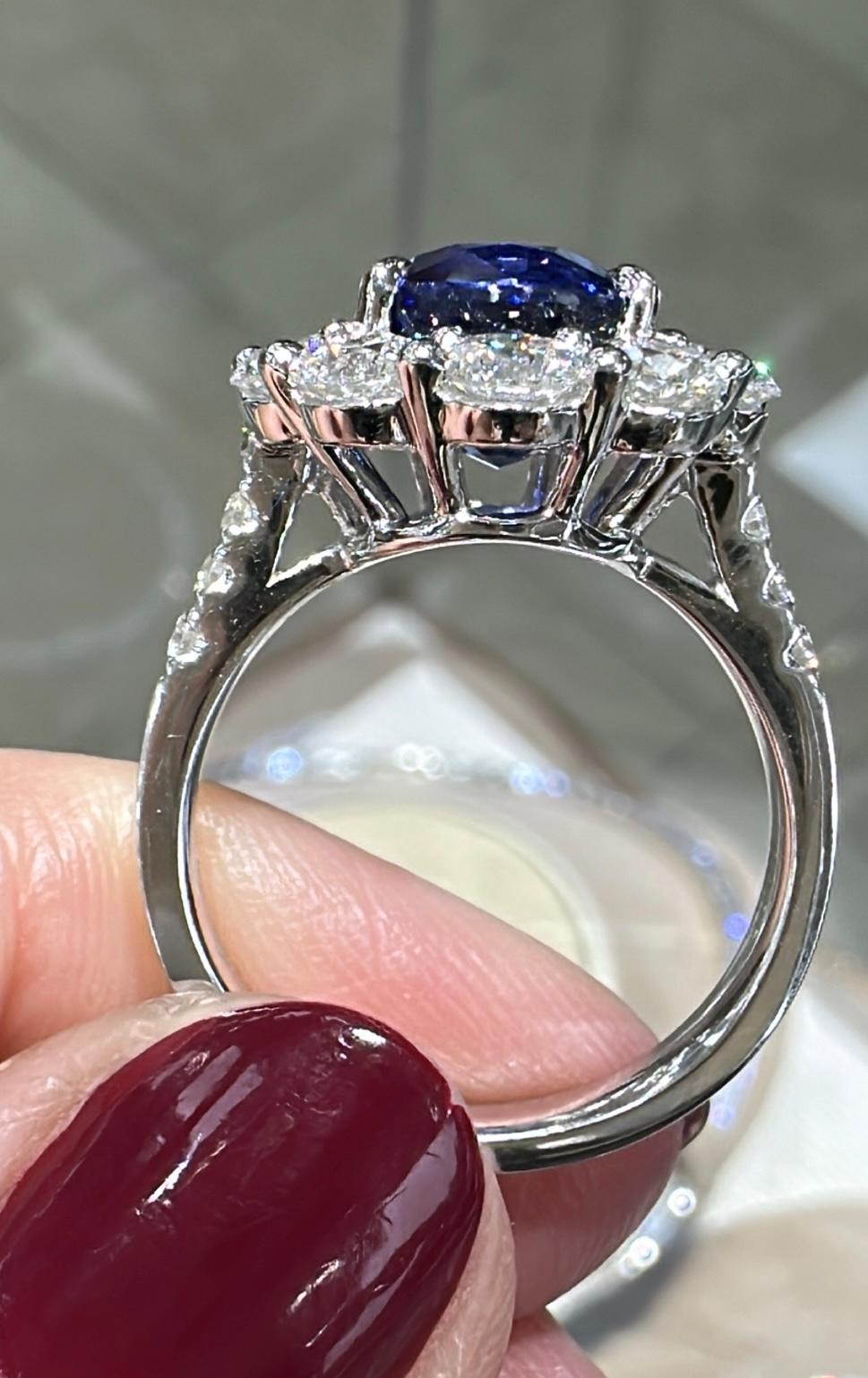 Modern Ladies Statement 5.09ct Oval Cut Royal Blue Sapphire & Diamond Ring For Sale