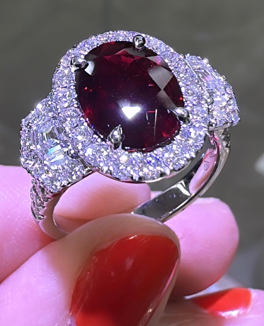 Ladies Statement GRS Certified5.29cttw Oval Pigeon Blood Red Ruby & Diamond Ring In New Condition For Sale In New York, NY