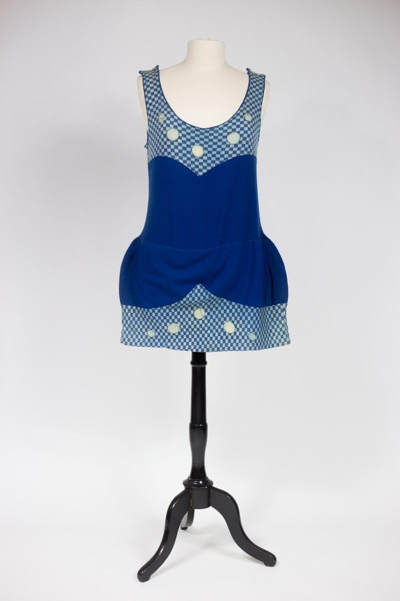 Viola Costume da bagno da donna con etichetta Au Louvre - Parigi Circa 1910 in vendita