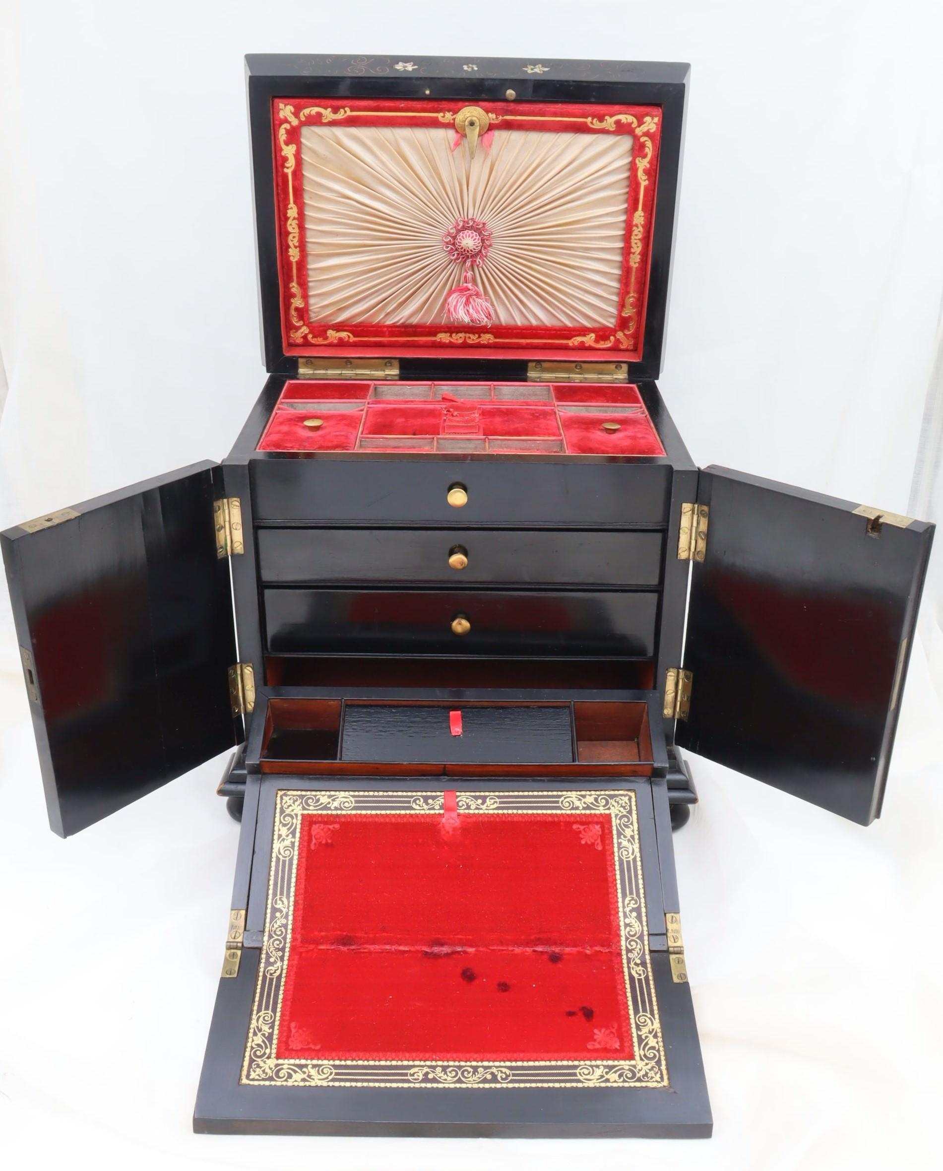 Mahogany Ladies table compendium and jewelry box For Sale