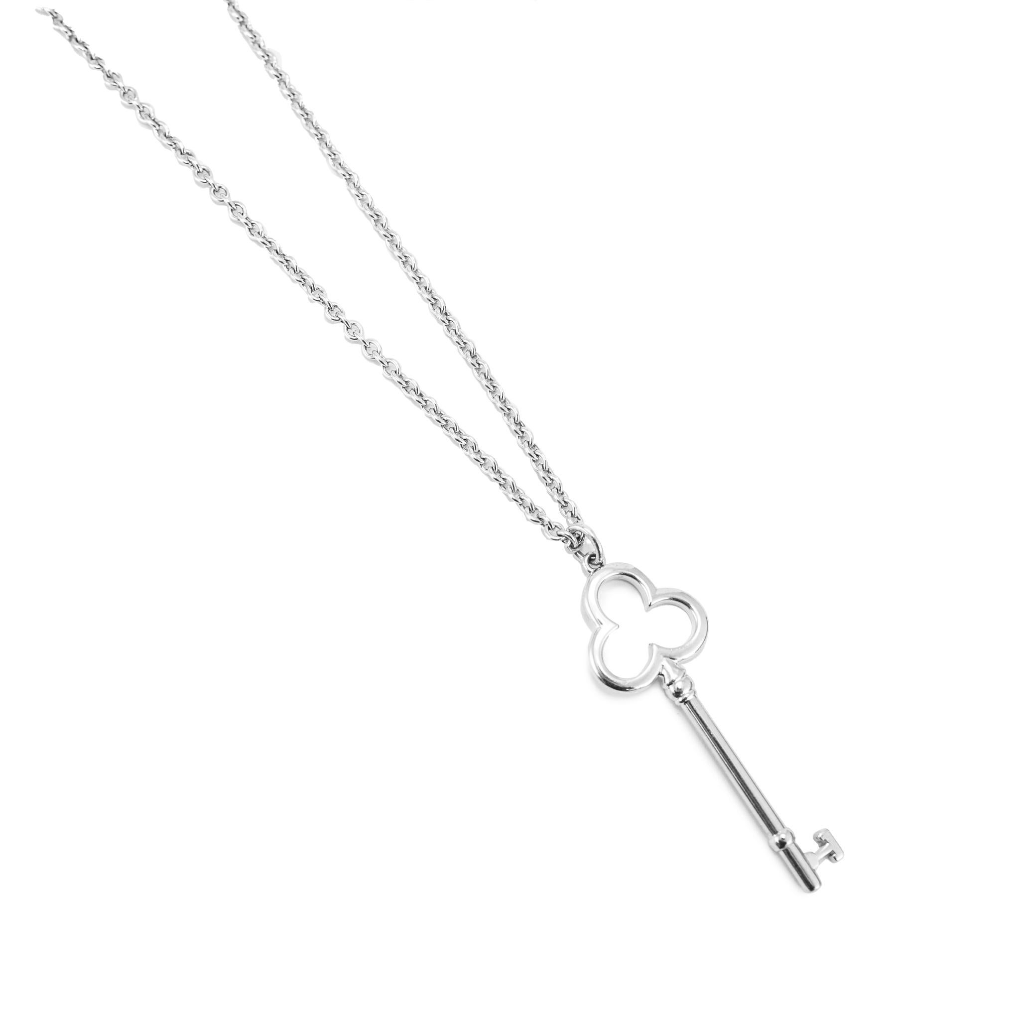 Collier à pendentif clé trèfle en argent 925 de Tiffany & Co. Excellent état - En vente à Houston, TX