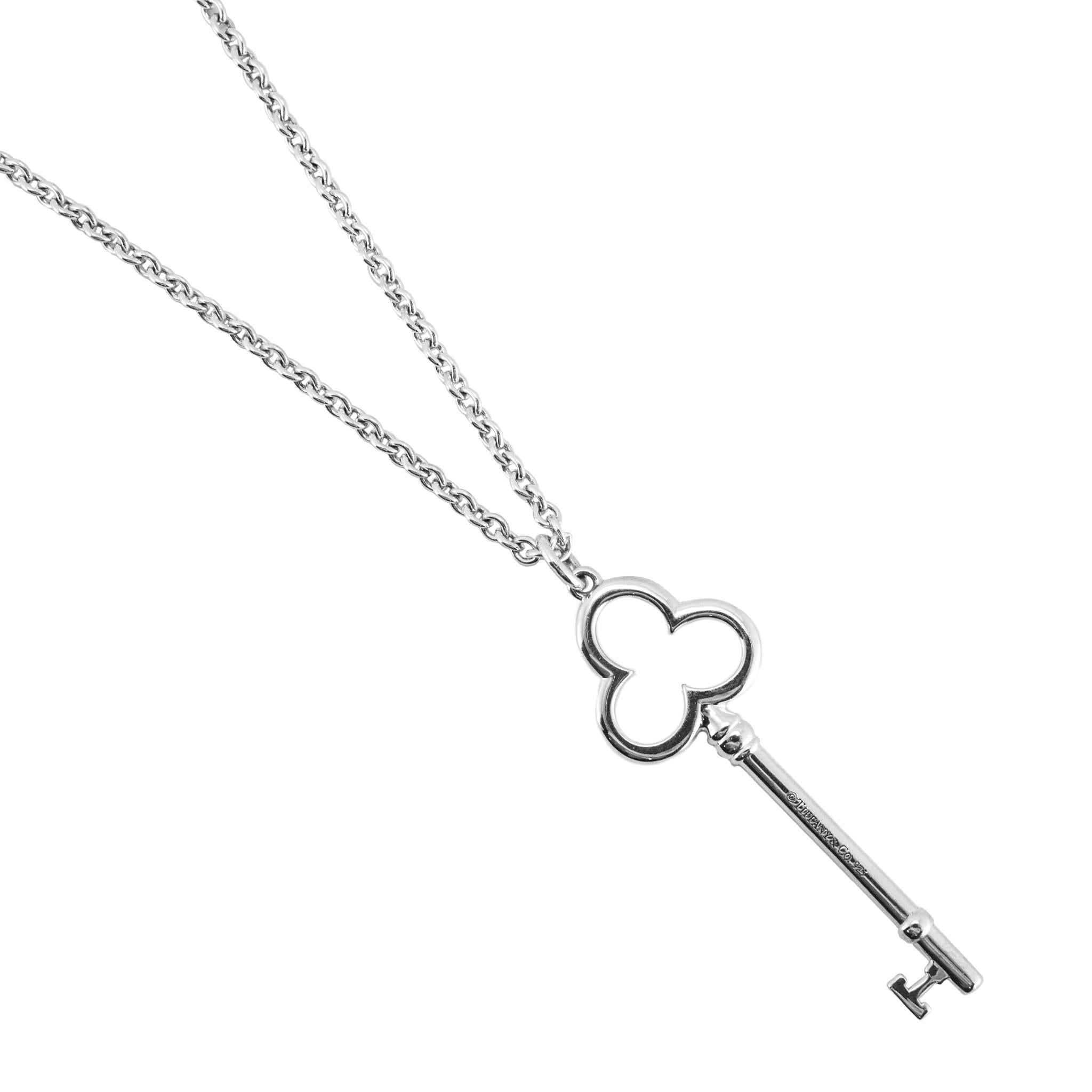 Collier à pendentif clé trèfle en argent 925 de Tiffany & Co. Pour femmes en vente